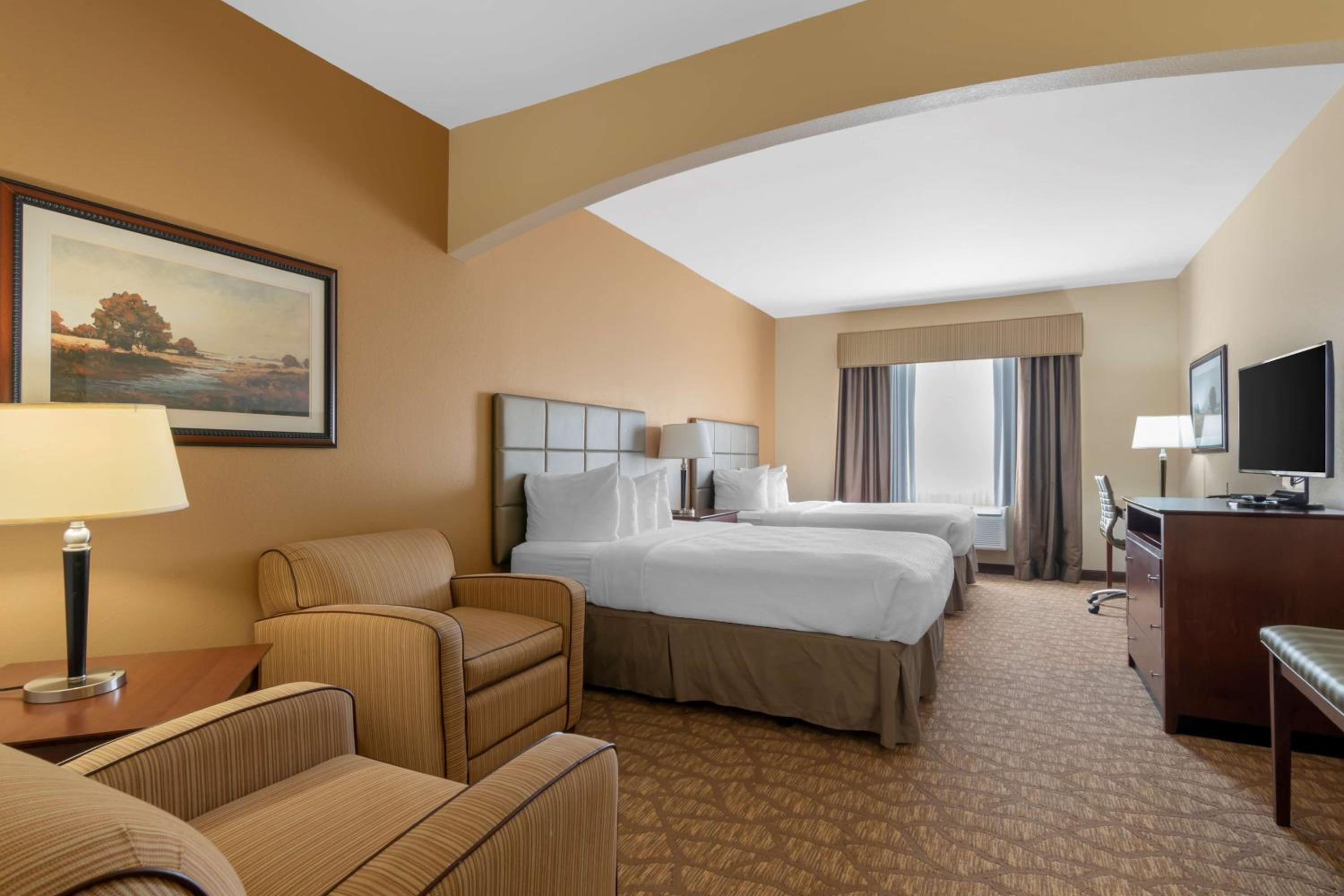 Queen Room with Two Queen Beds and Bath Tub - Disability Access/Non-Smoking  photo 1