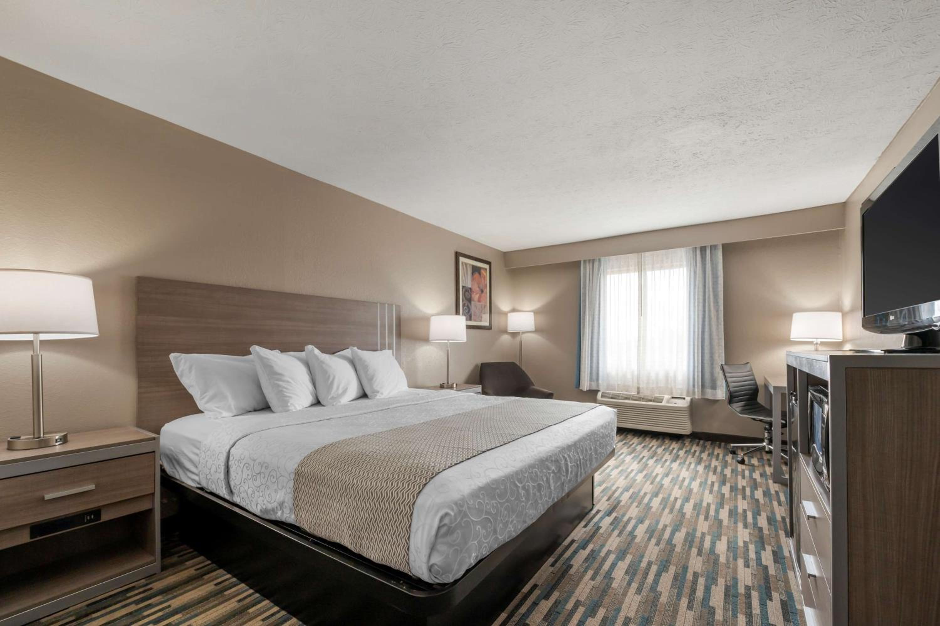 King Room - Non-Smoking - Photo 1