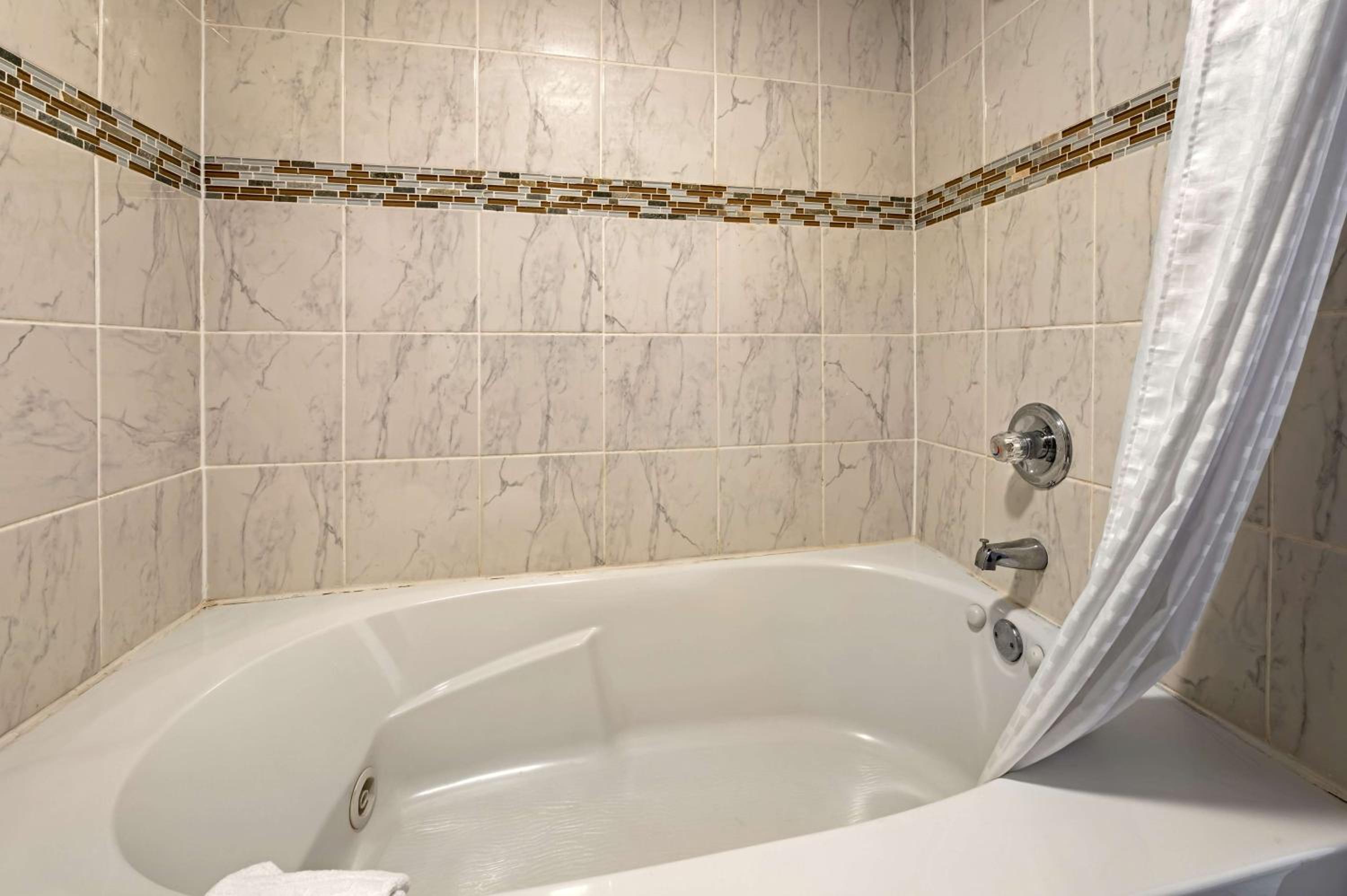 King Room with Spa Bath - Non-Smoking - Photo 3