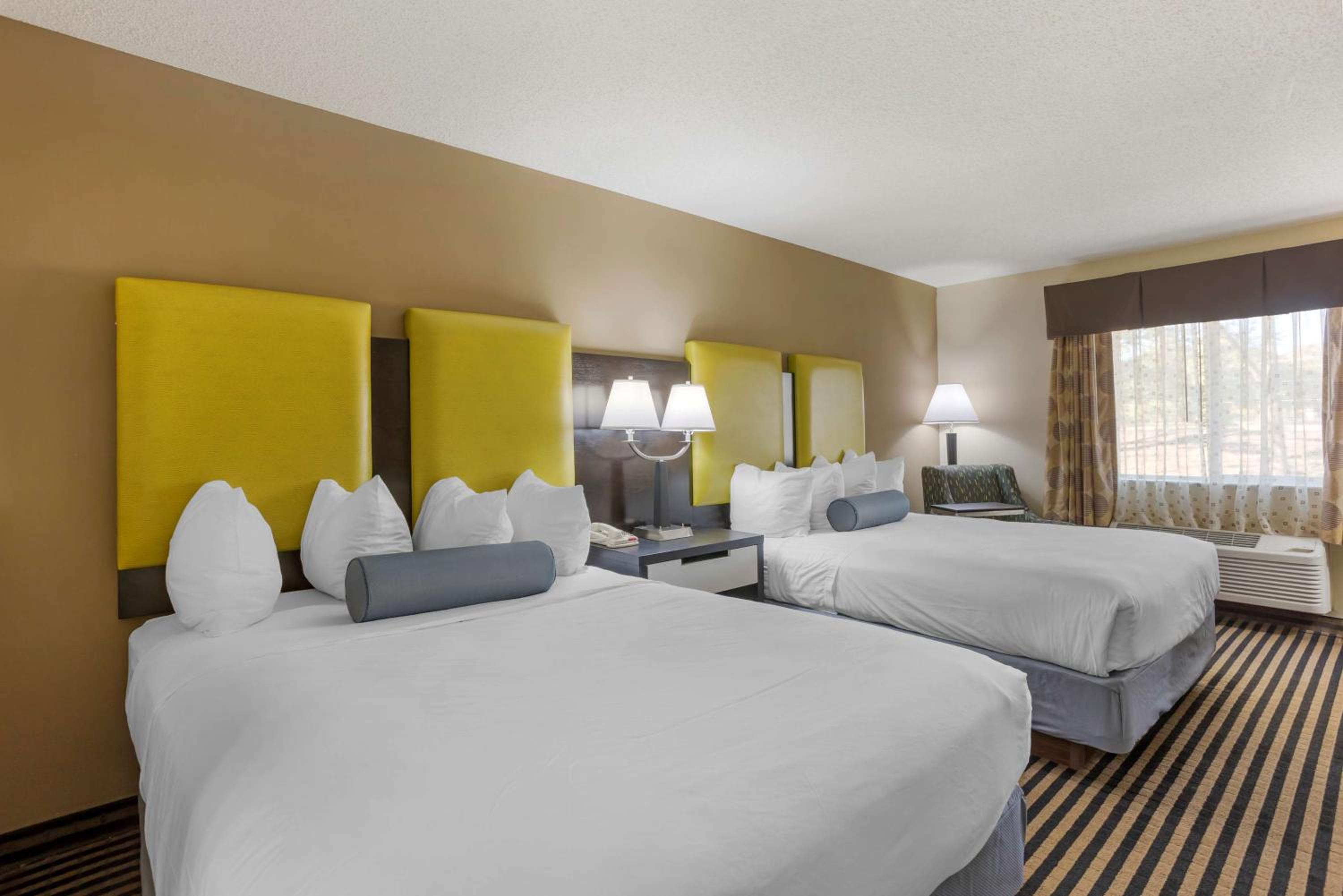 Queen Room with Two Queen Beds - Pet Friendly/Non-Smoking - Photo 1