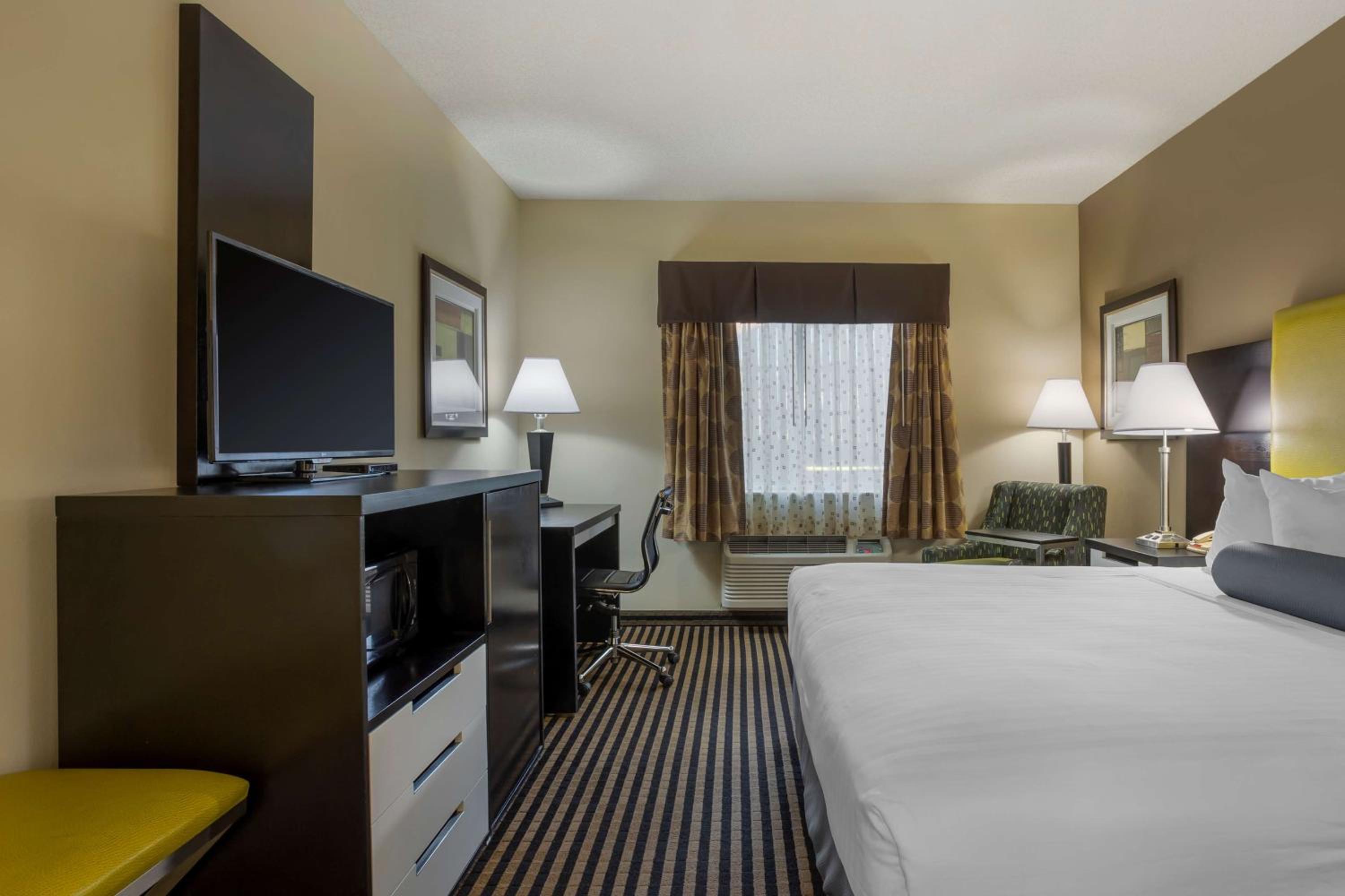 King Room - Disability Access/Non-Smoking - Photo 3