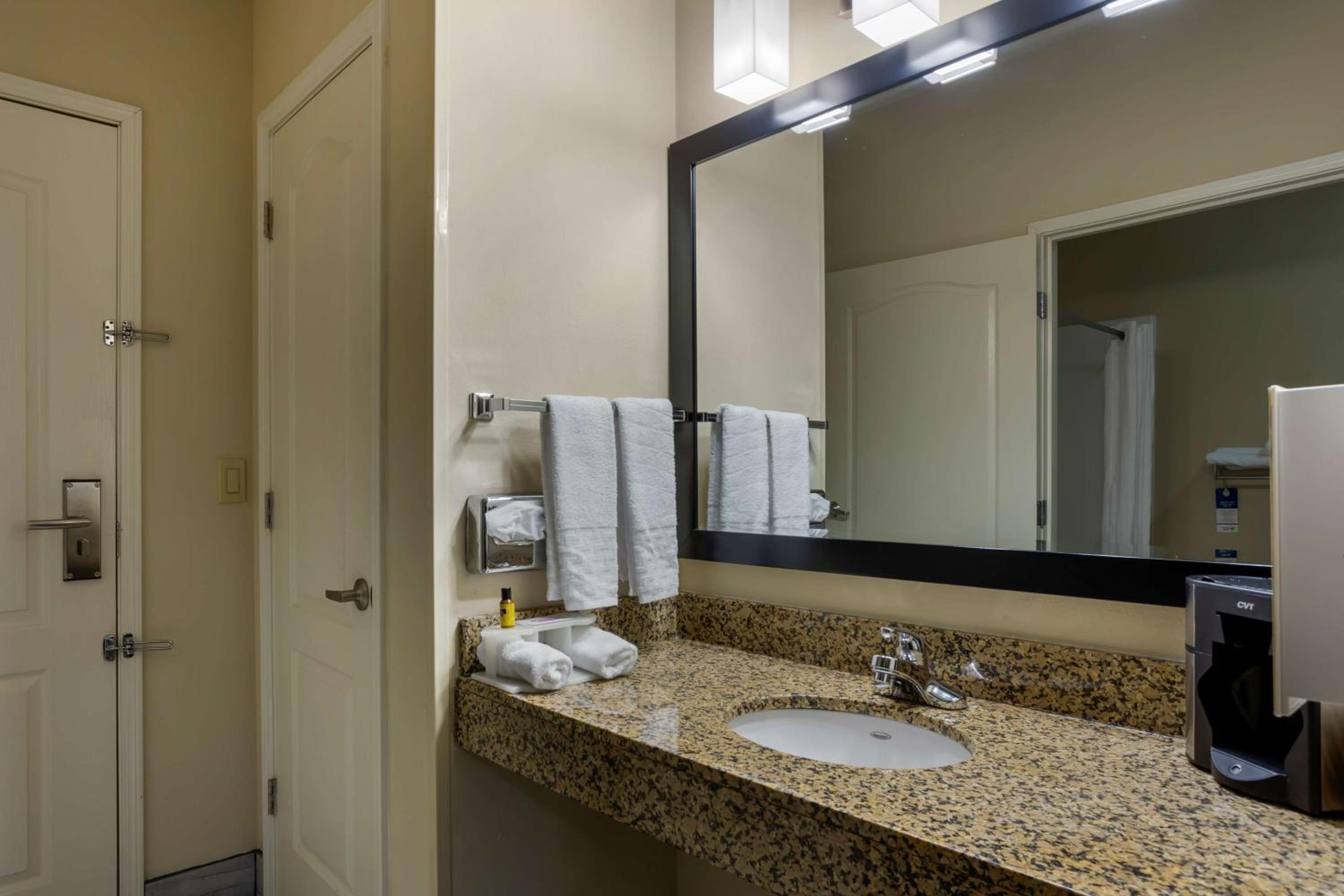 King Room - Disability Access/Non-Smoking - Photo 2