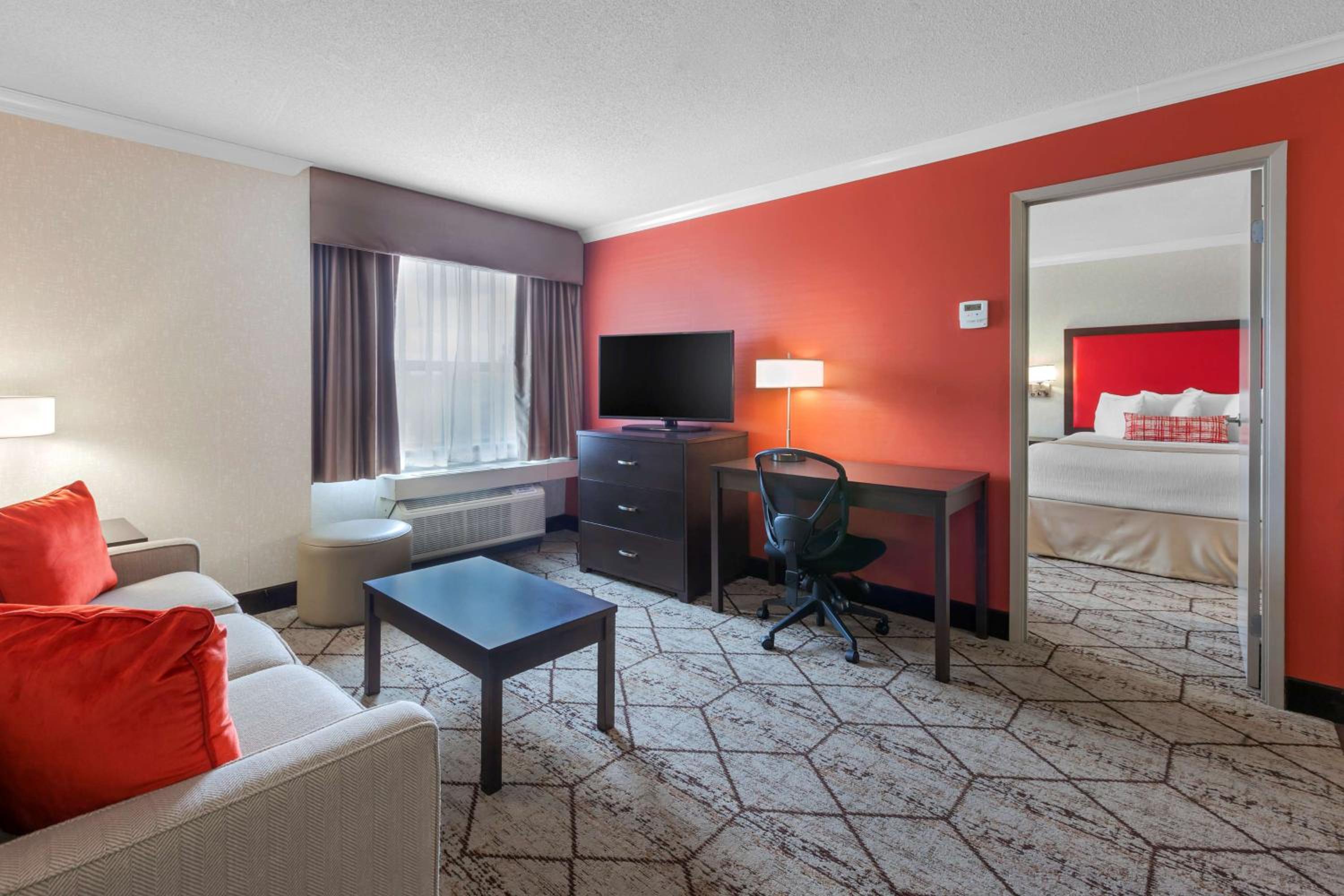 Two Queen Beds - Queen Suite photo 2
