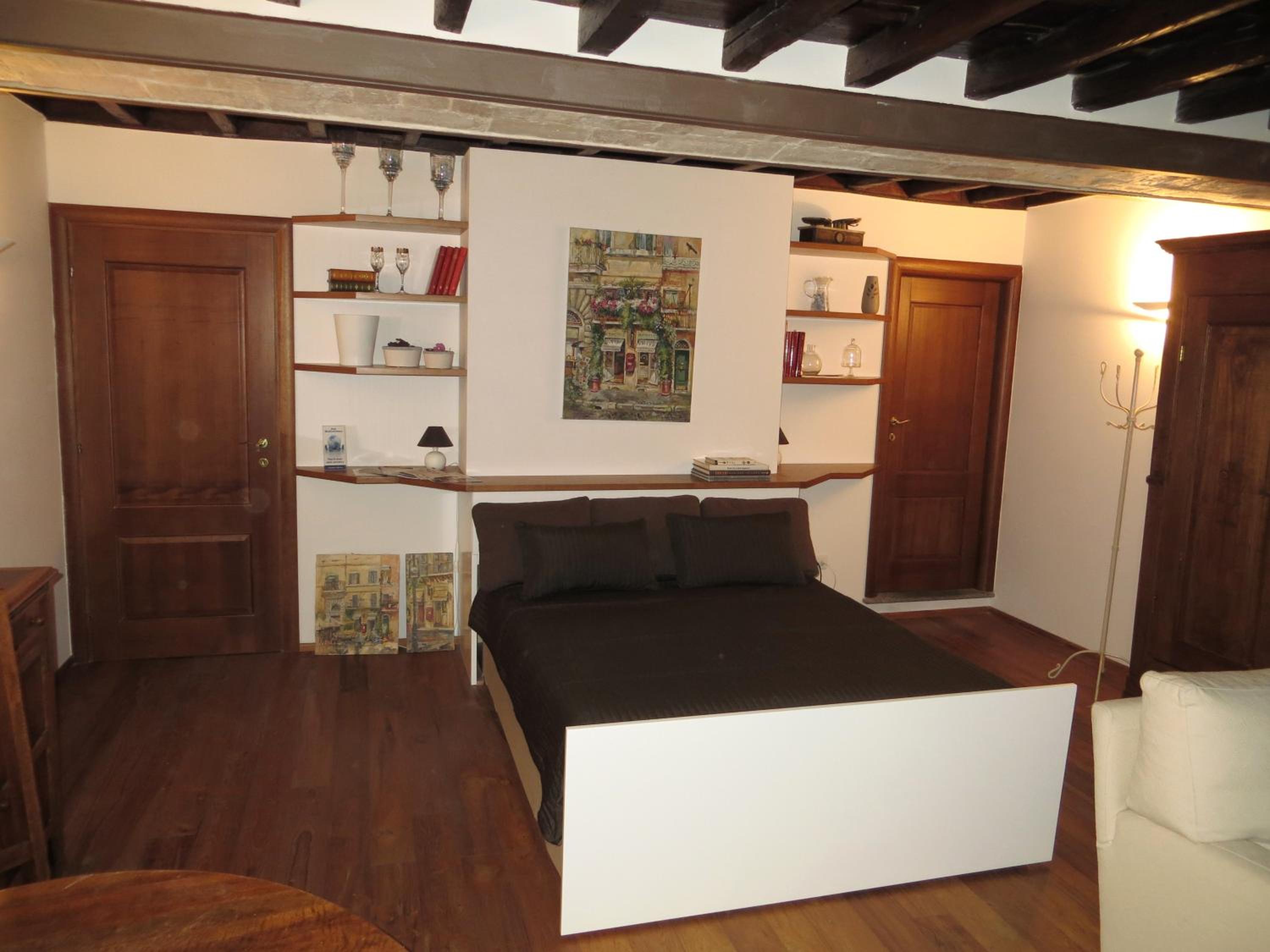 One-Bedroom Apartment with Balcony photo 2