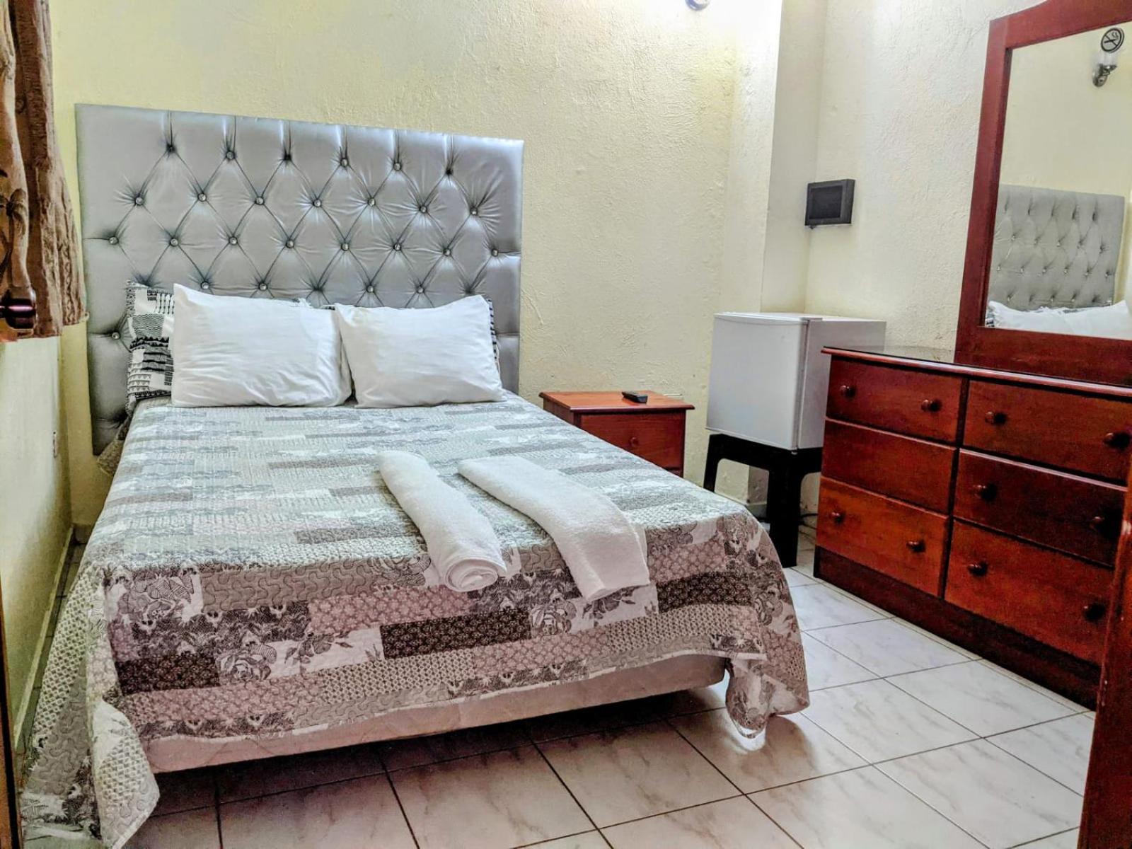 Budget Single Room photo 3