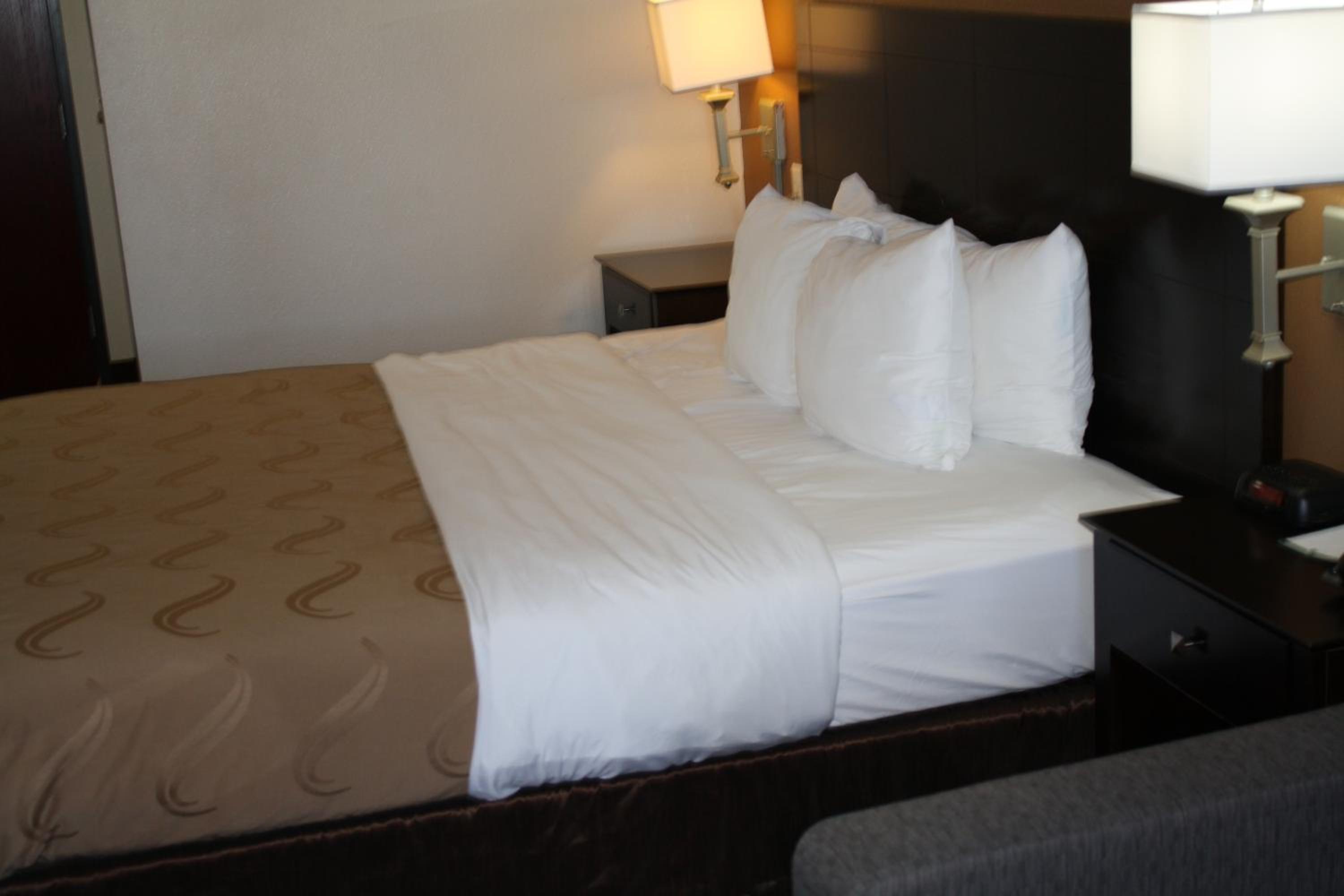 King Suite - Non-Smoking - Photo 20