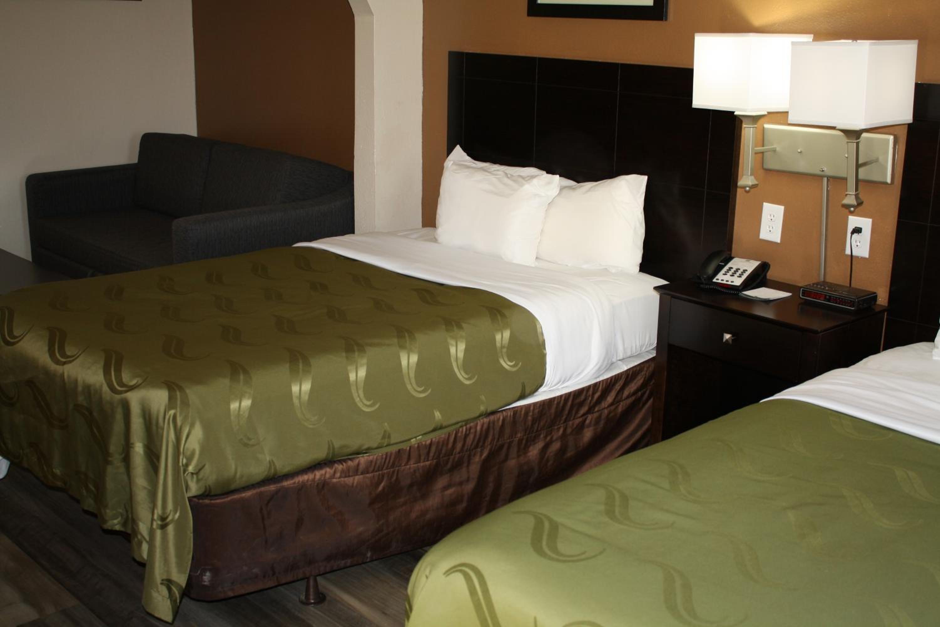 Double Room with Two Double Beds - Non-Smoking - Photo 4