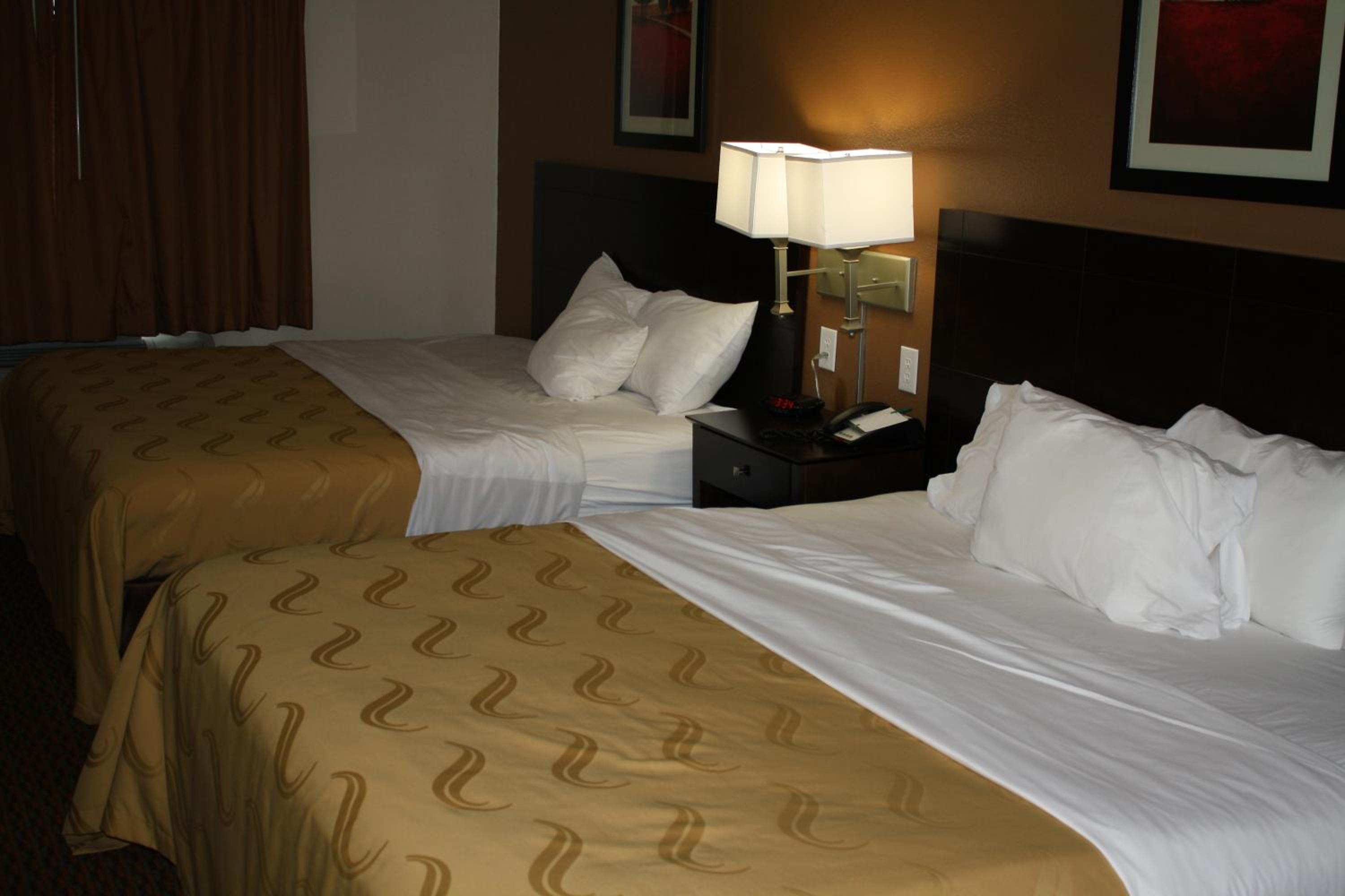 King Room with Two King Beds - Photo 16