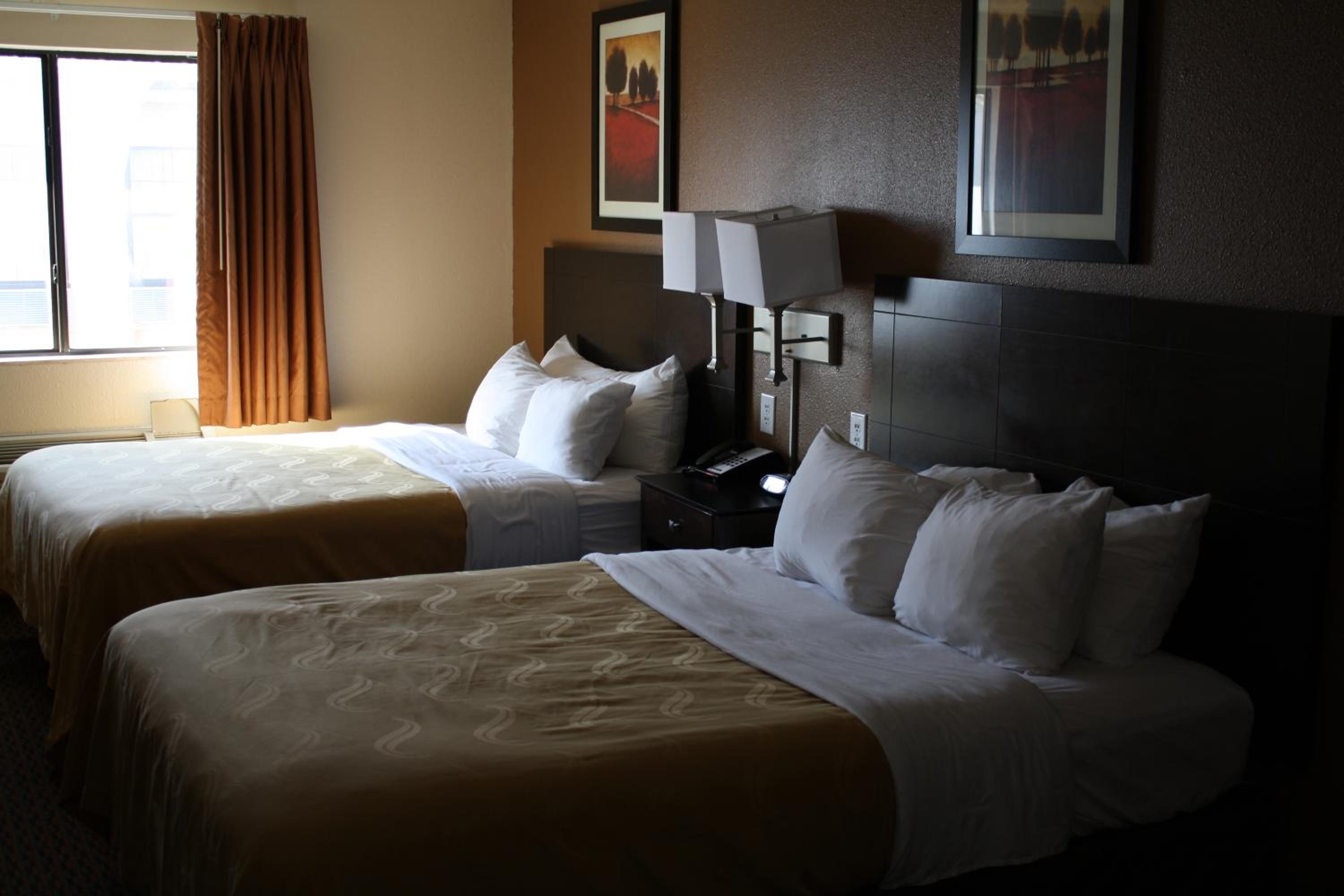 King Room with Two King Beds - Photo 15