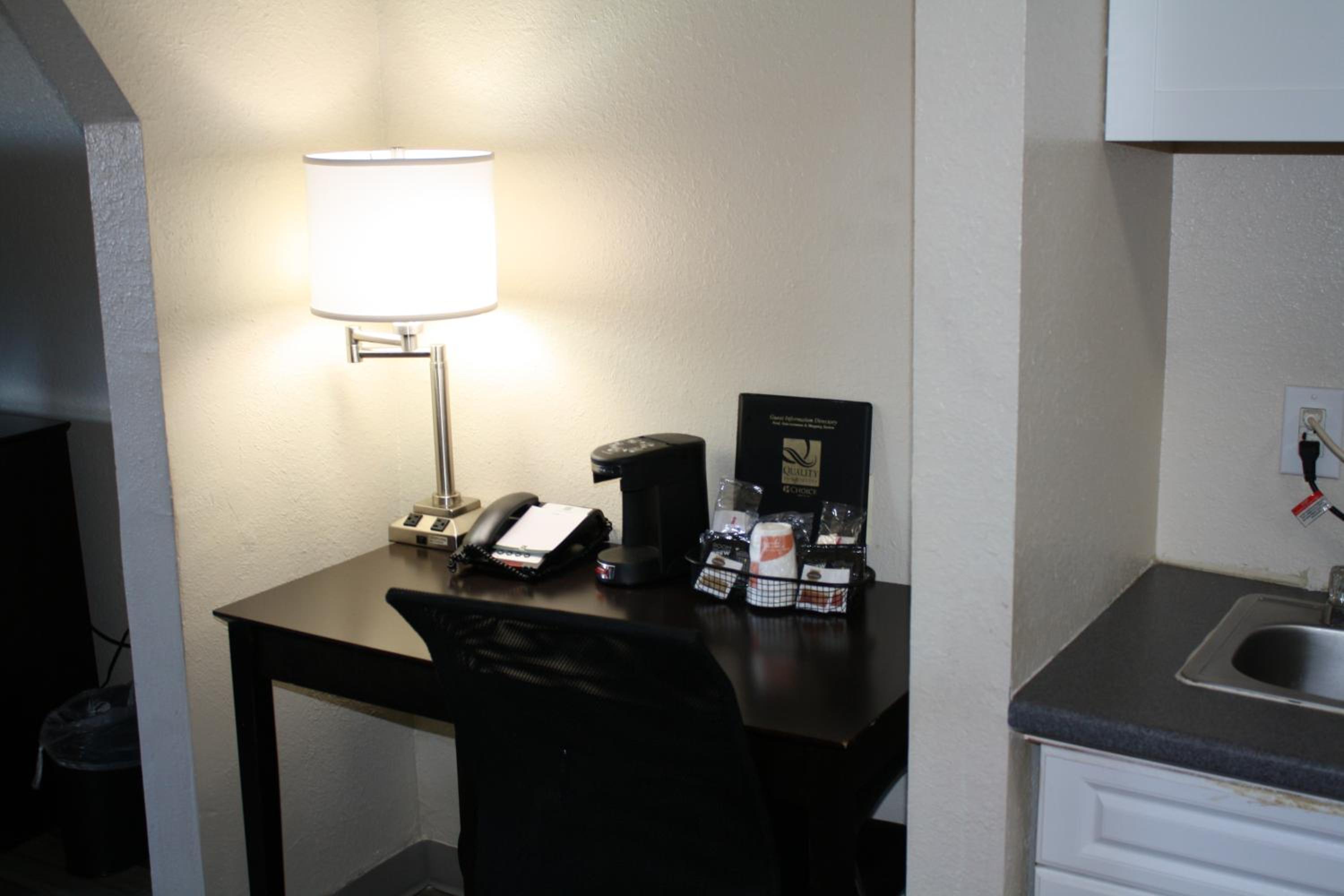Double Room with Two Double Beds - Non-Smoking - Photo 7