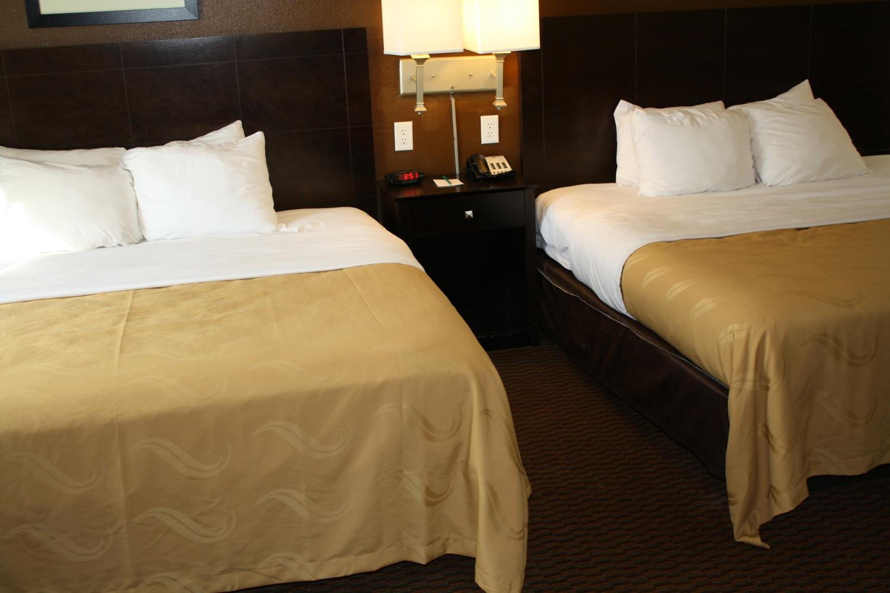 King Room with Two King Beds - Photo 13