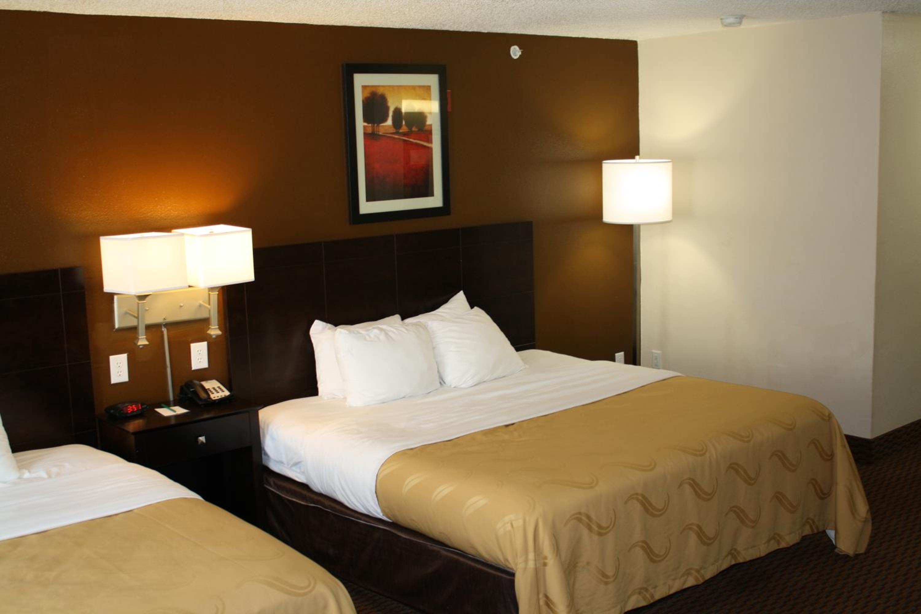 King Room with Two King Beds - Photo 12