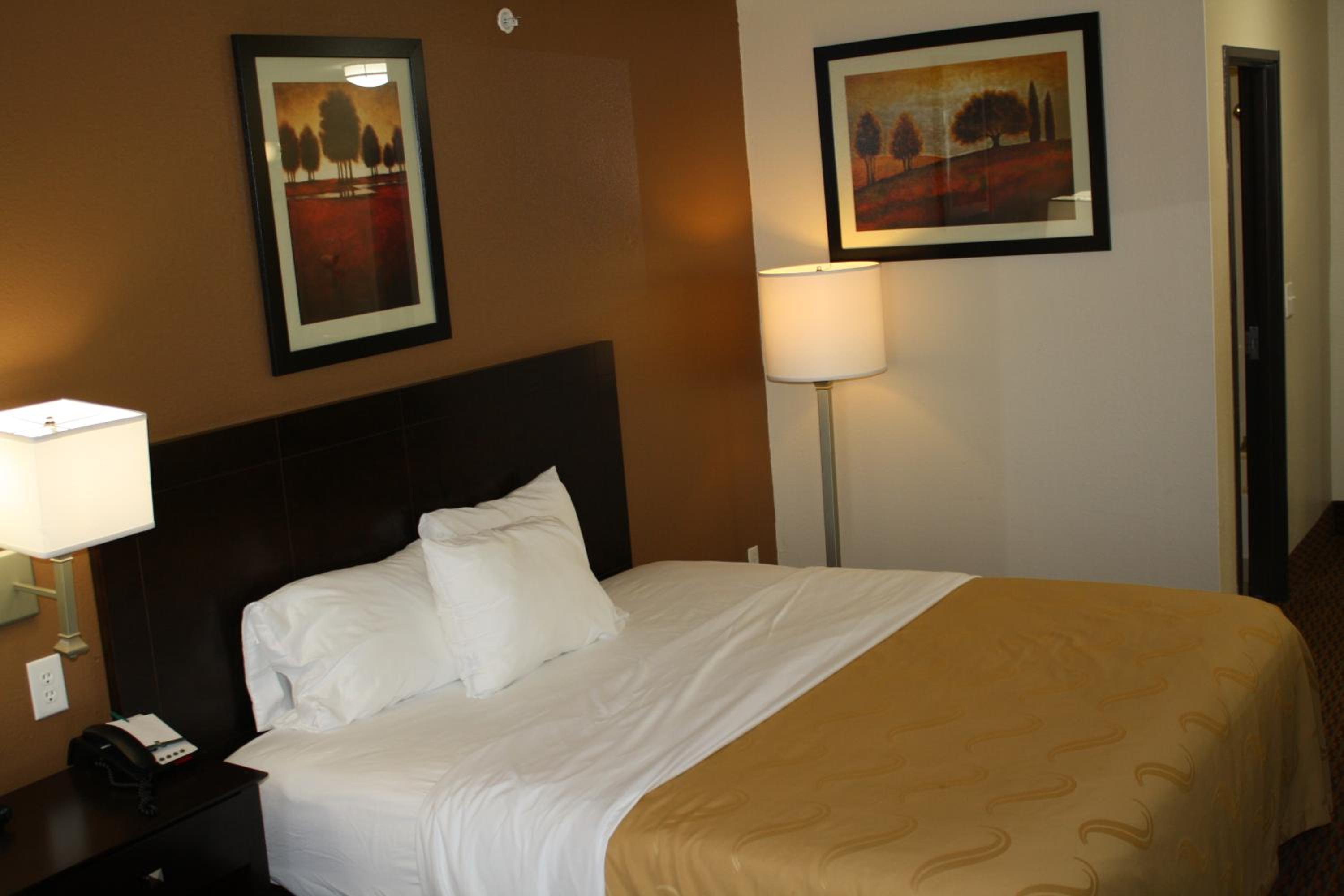 King Suite - Non-Smoking - Photo 16