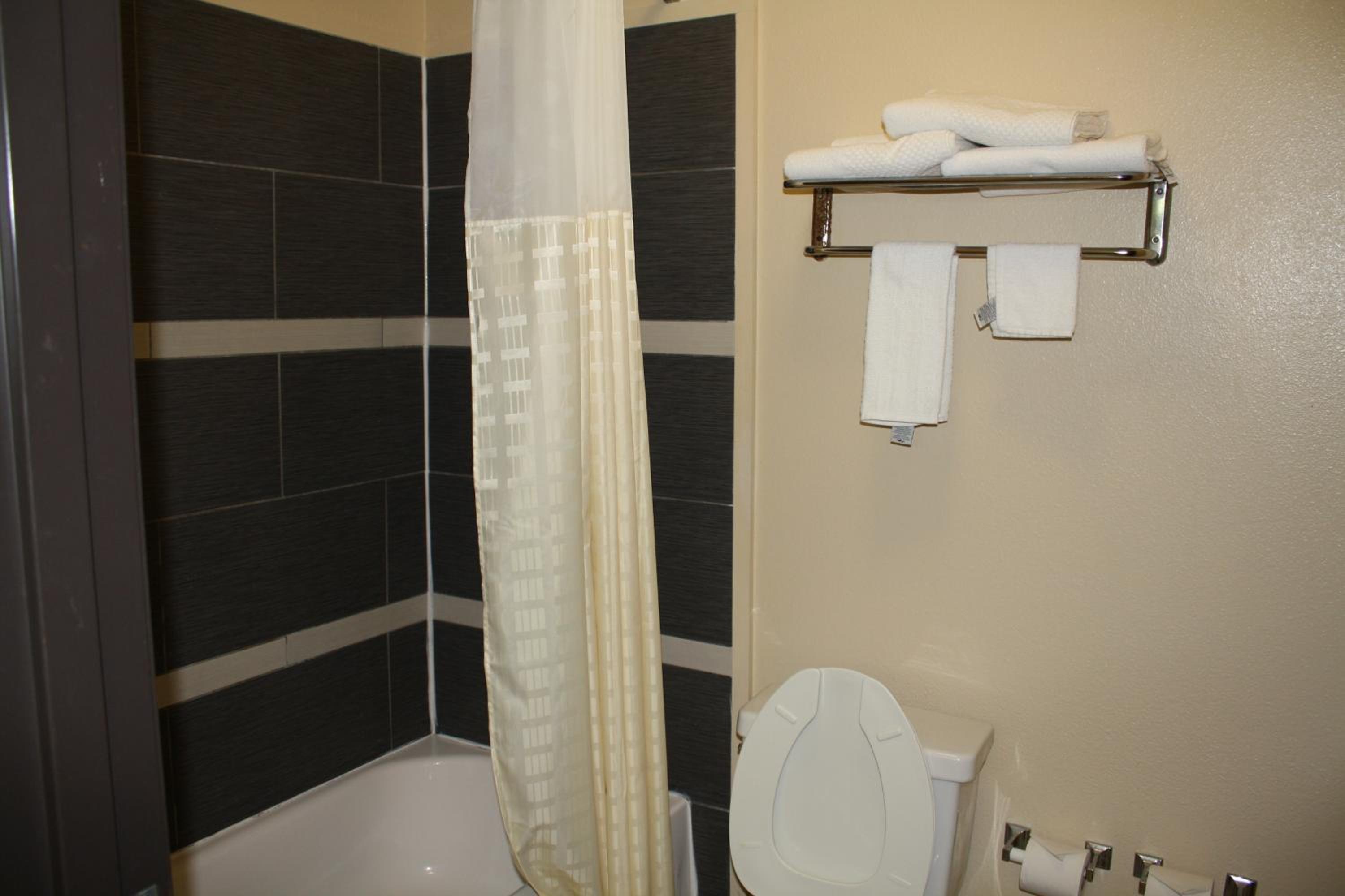 Double Room with Two Double Beds - Non-Smoking - Photo 2
