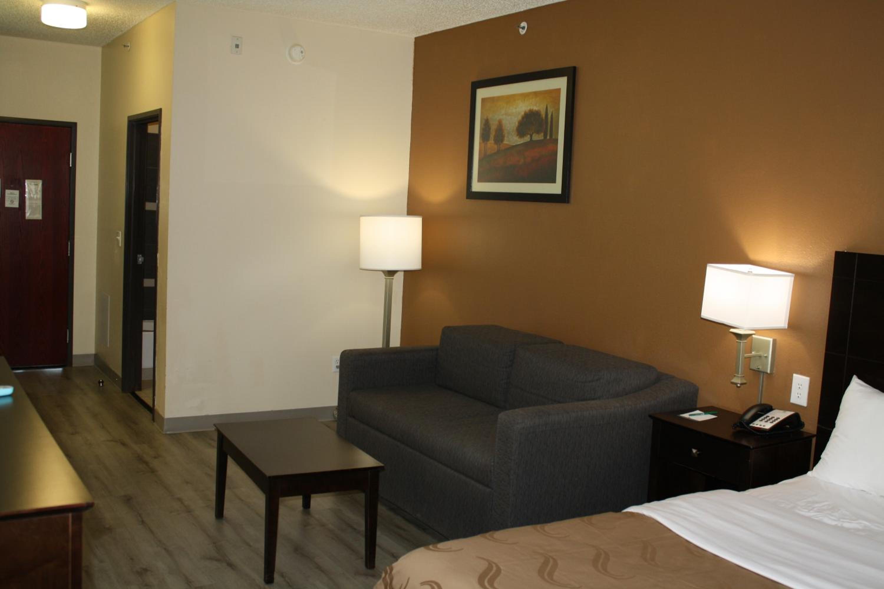 King Suite - Non-Smoking - Photo 12