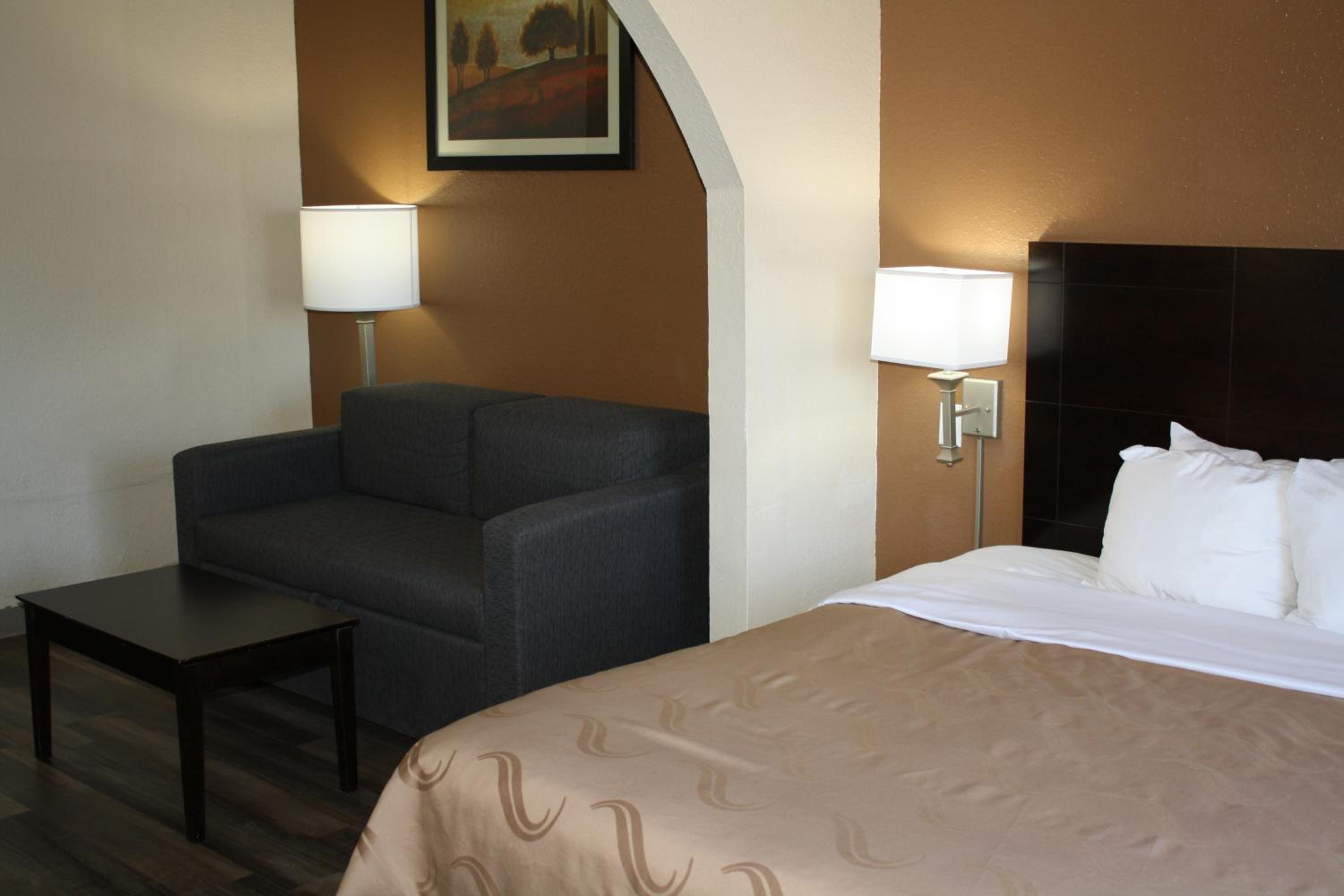 Superior King Suite - Non-smoking - Photo 2
