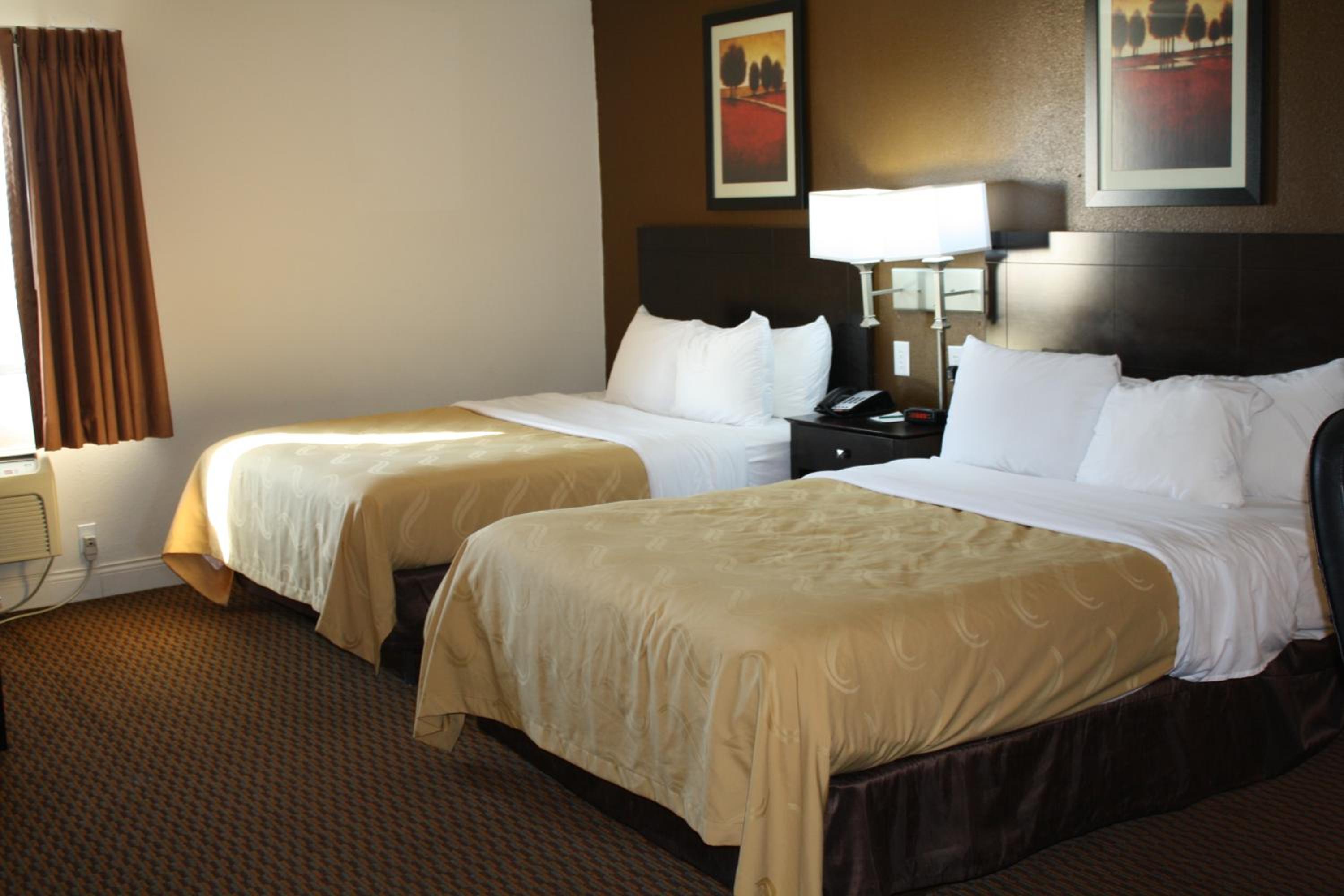 King Room with Two King Beds - Photo 7