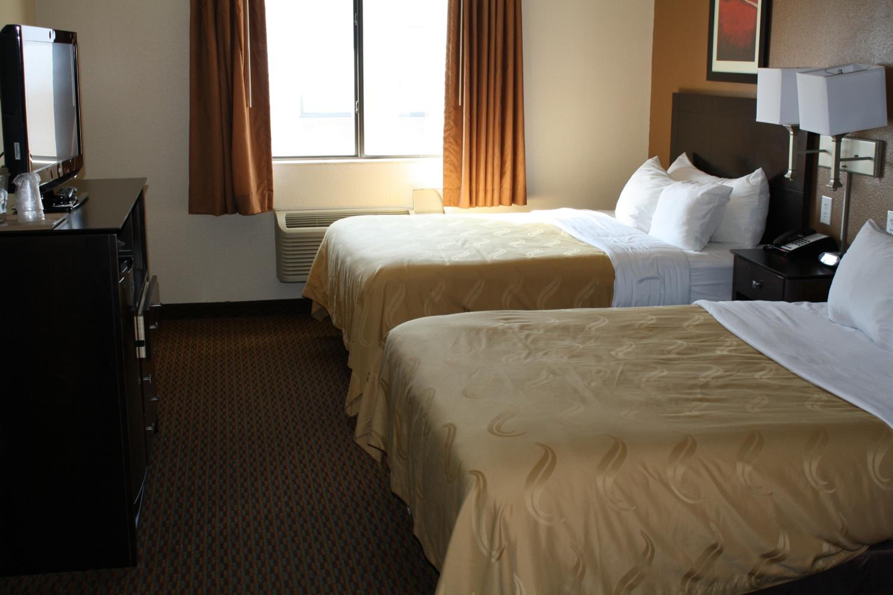 King Room with Two King Beds - Photo 6
