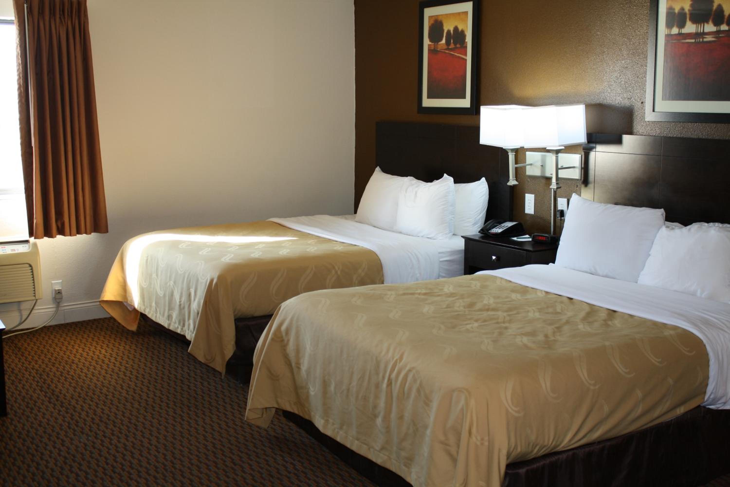 King Room with Two King Beds - Photo 4