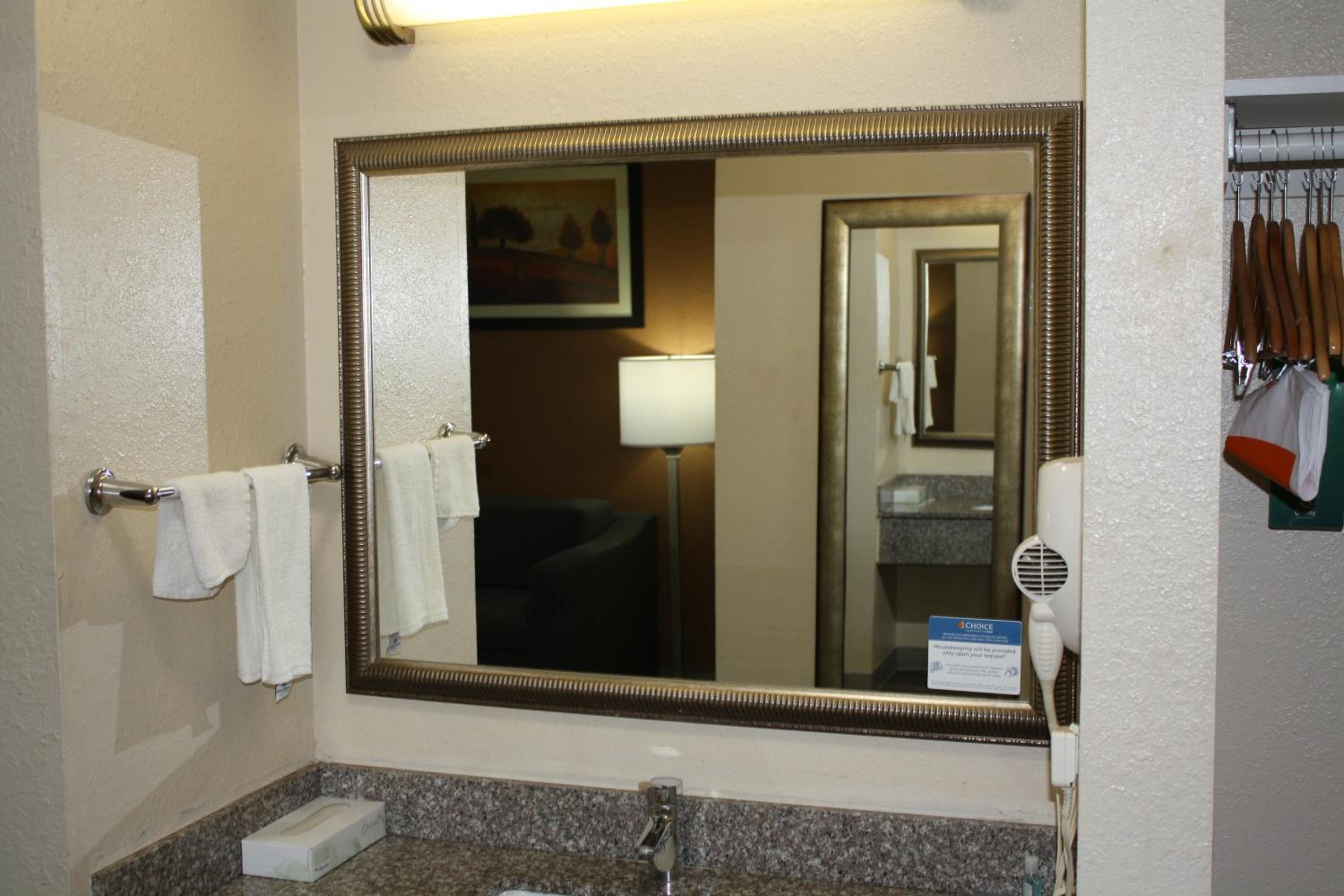 Double Room with Two Double Beds - Non-Smoking - Photo 15