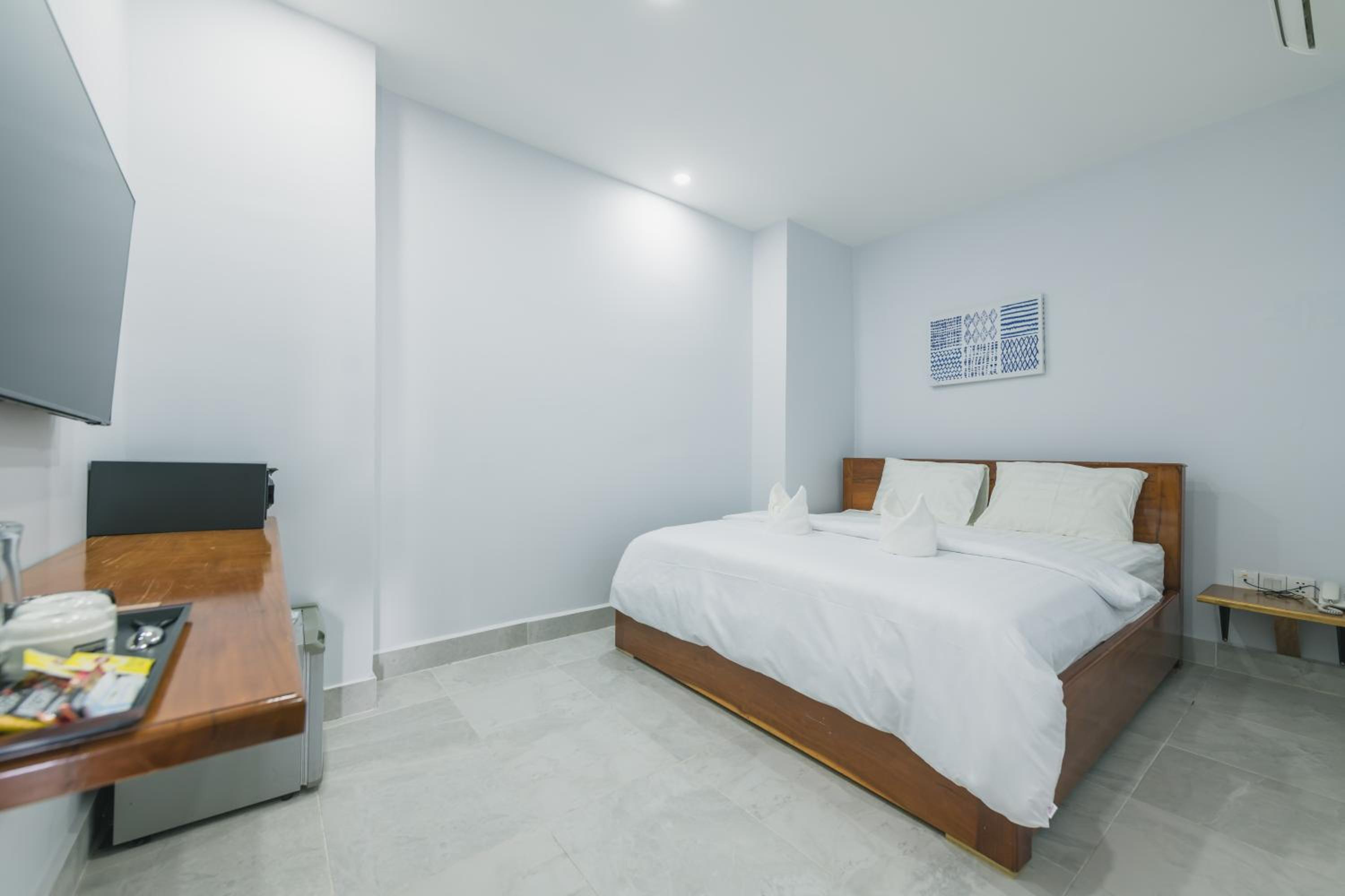 Budget Double Room No Window - Photo 1
