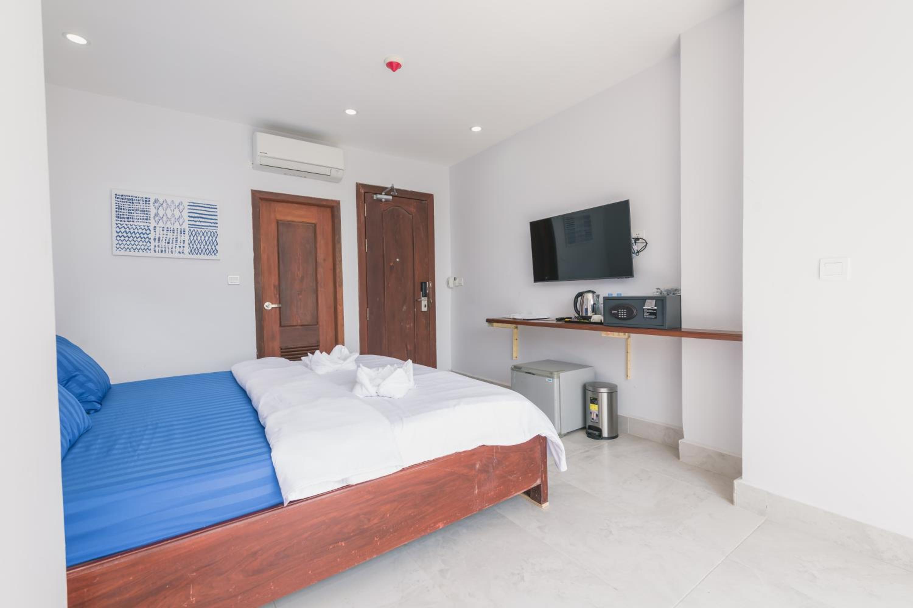 Large Double Room with Window - Photo 14