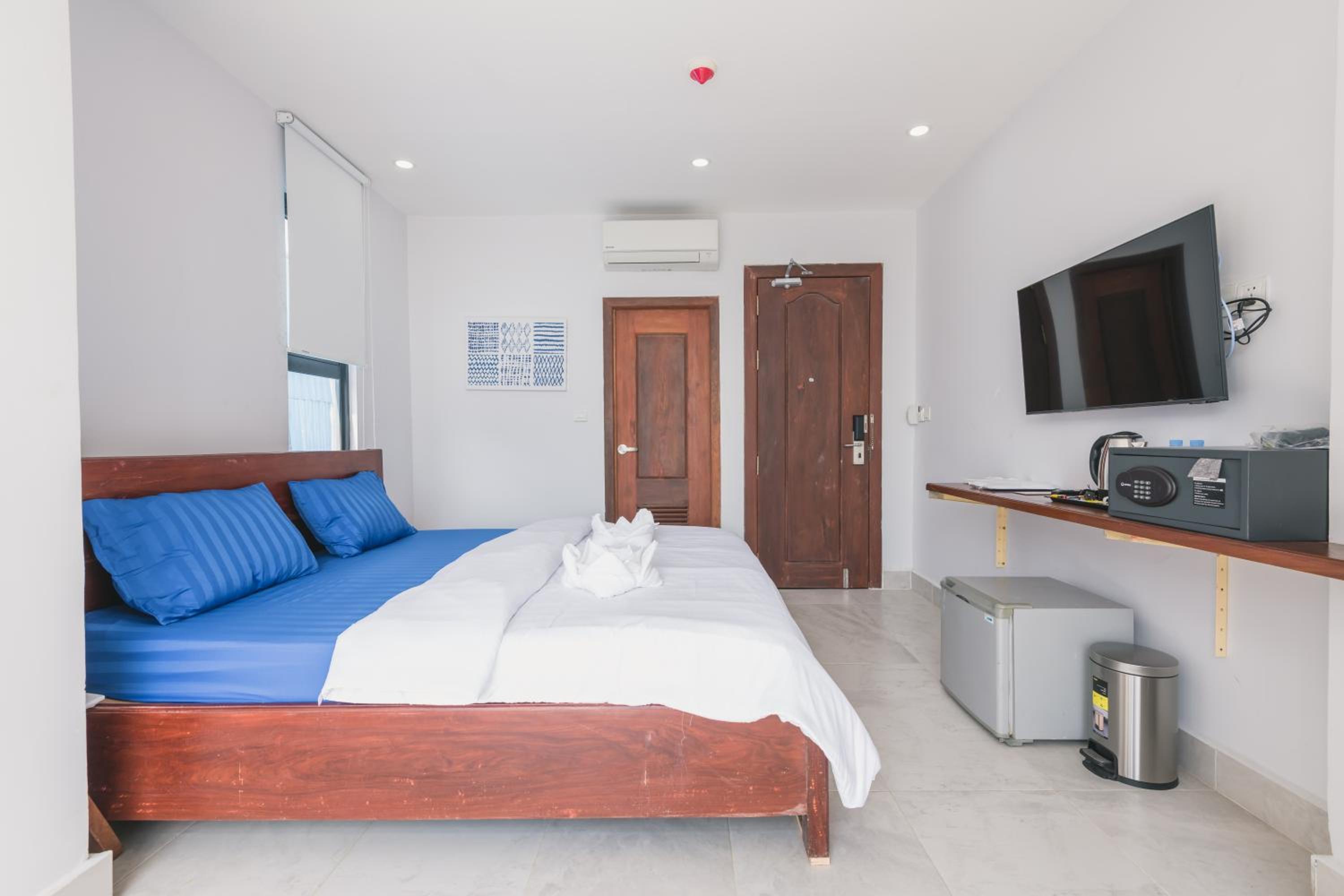 Large Double Room with Window - Photo 2