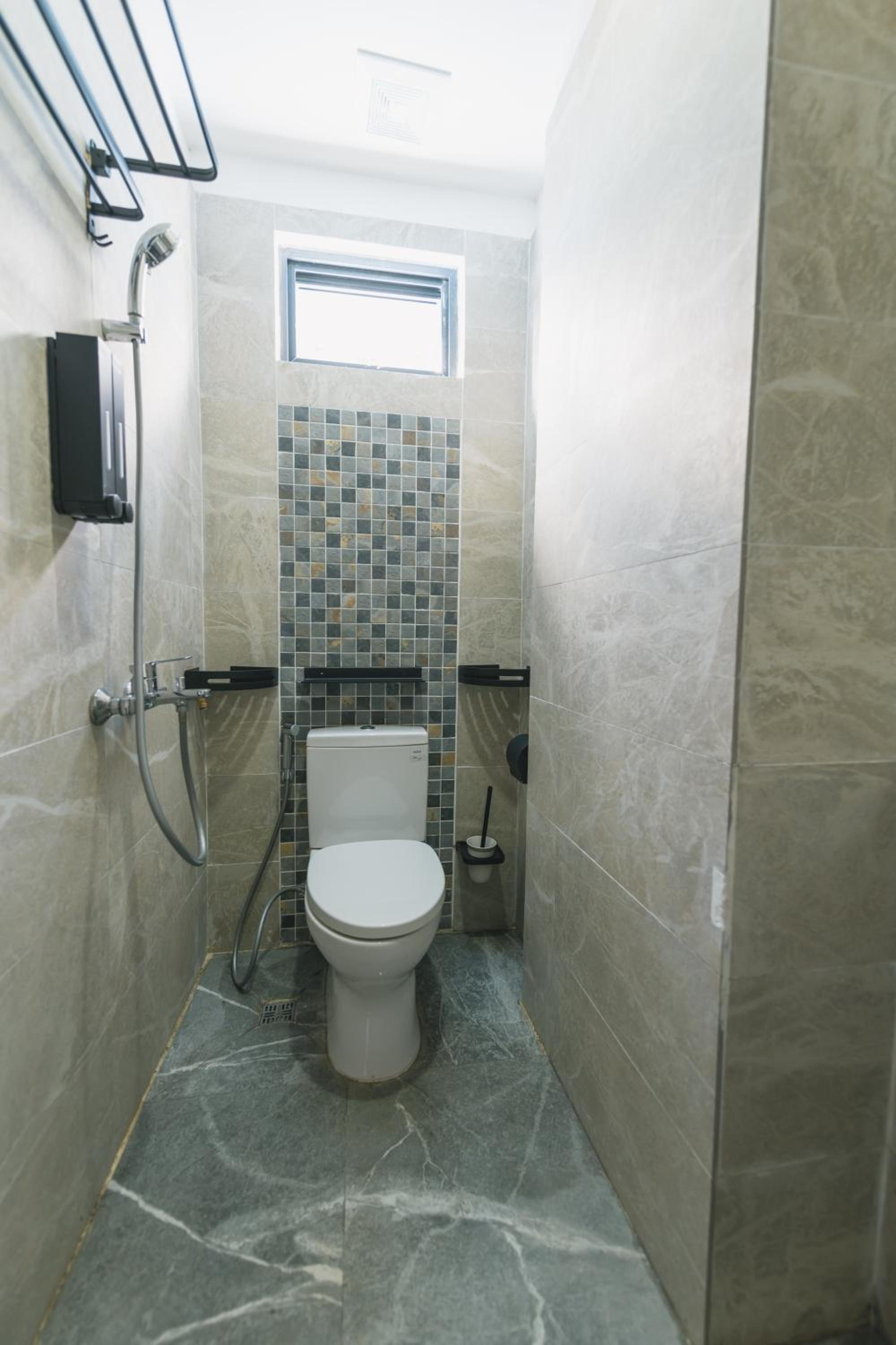 Large Double Room with Window - Photo 6