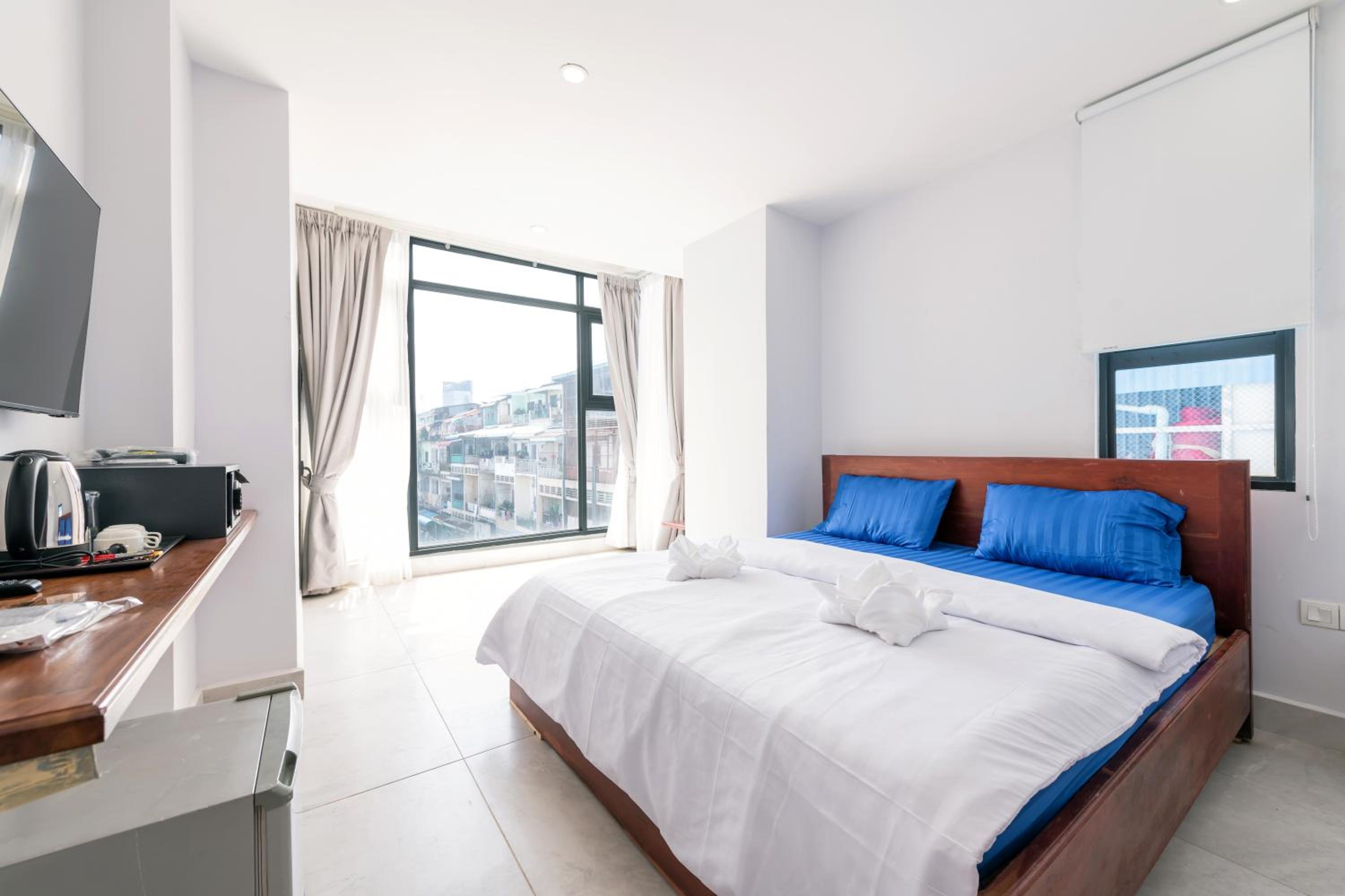 Large Double Room with Window - Photo 7