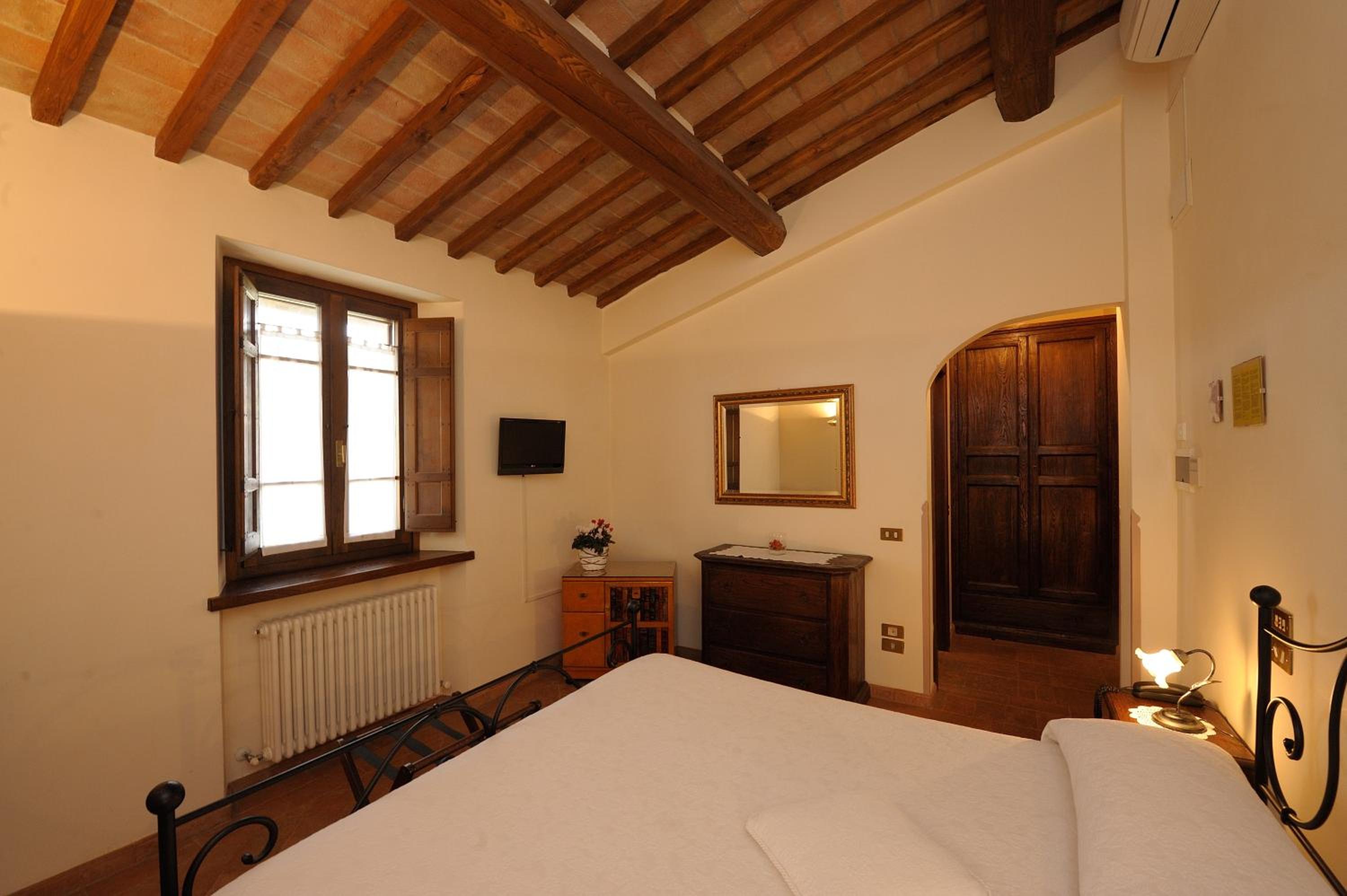 Standard Double Room - Photo 3
