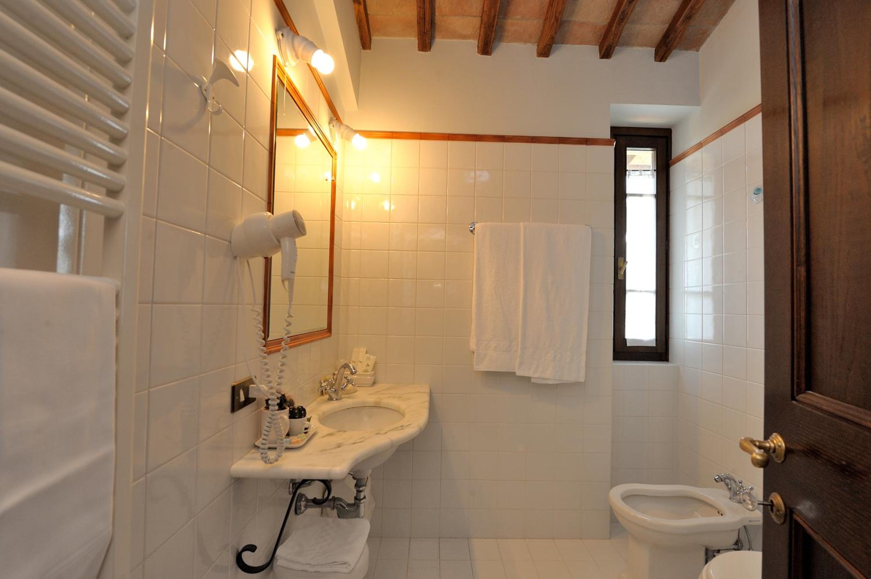 Standard Double Room - Photo 5