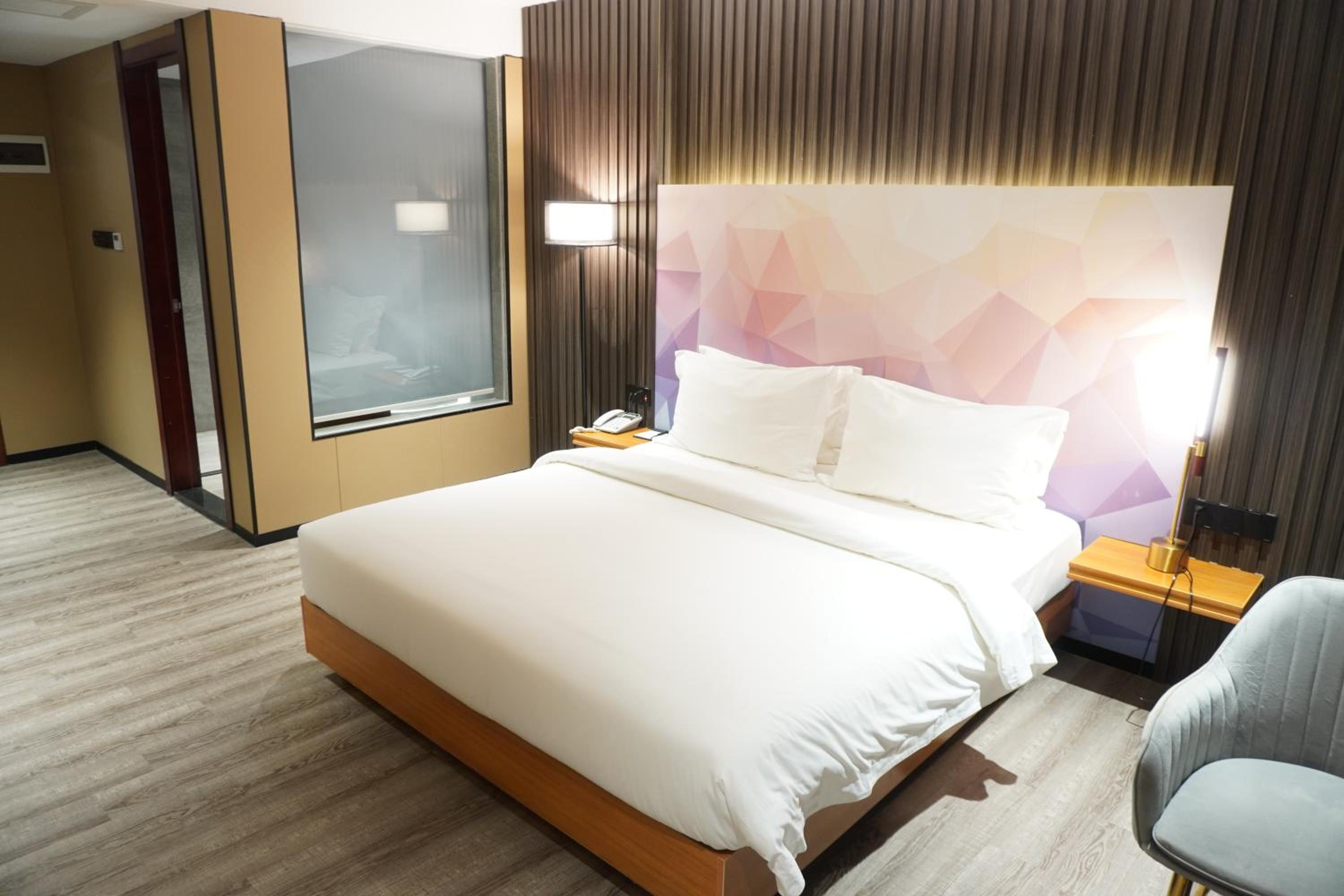 Deluxe Double Room - Photo 11