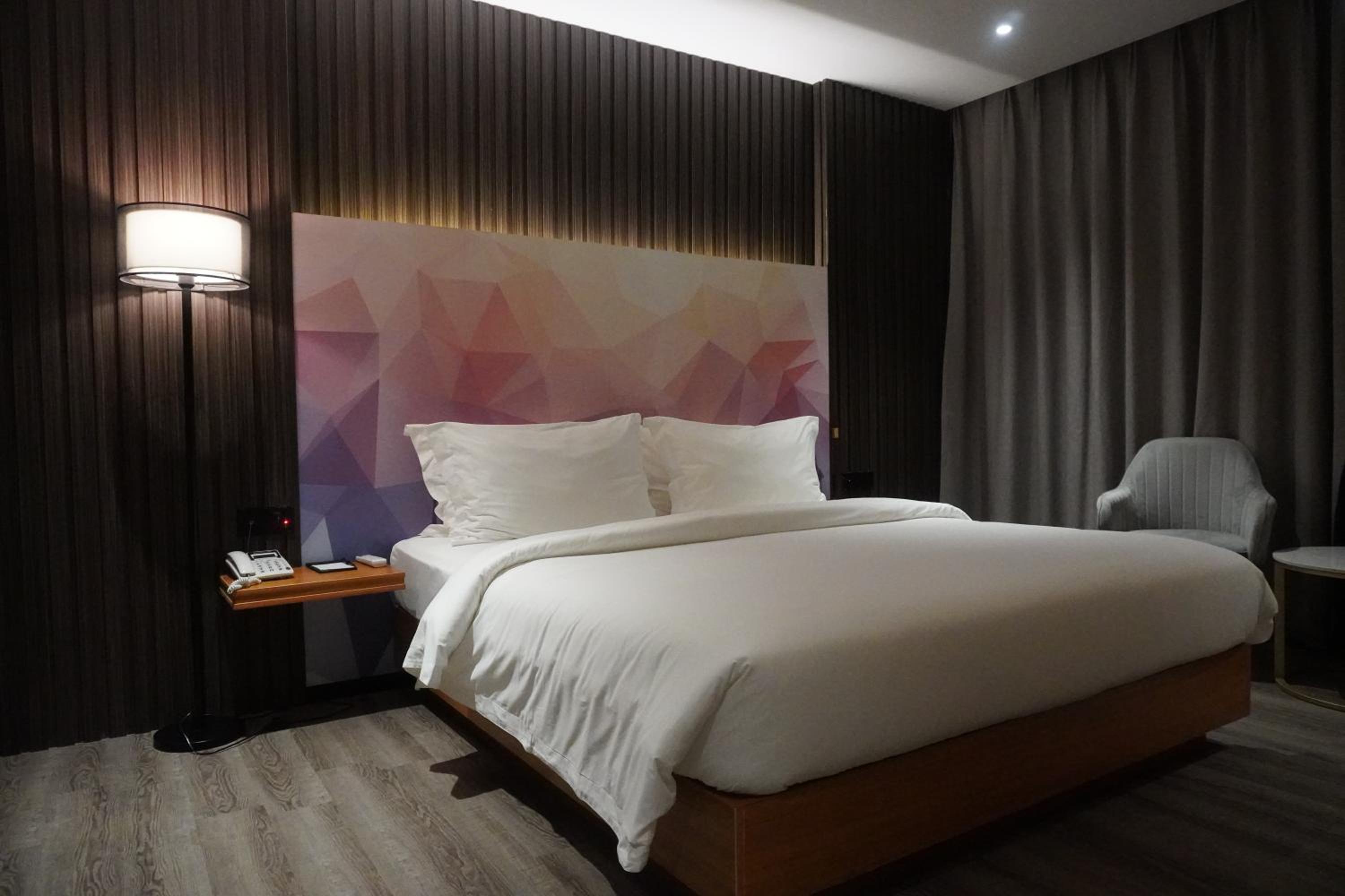 Deluxe Double Room - Photo 9