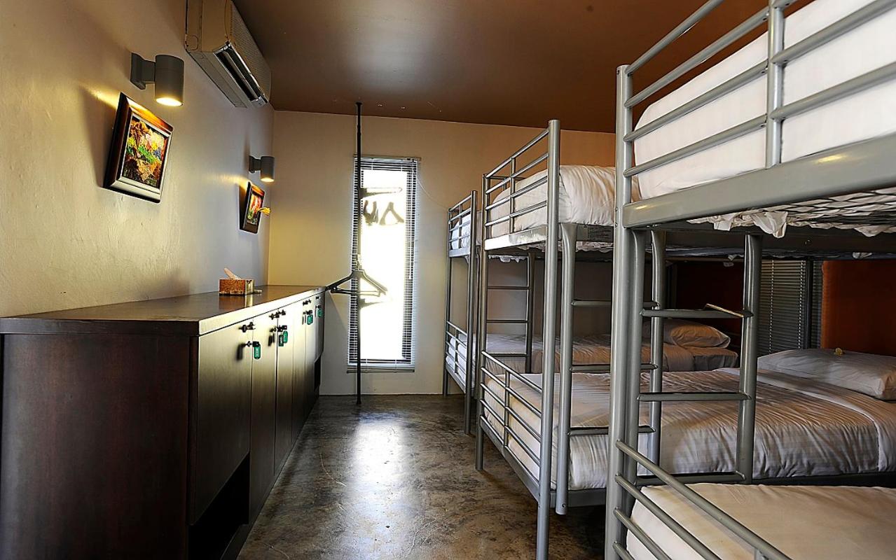 6-Bed Mixed Dormitory Room photo 3