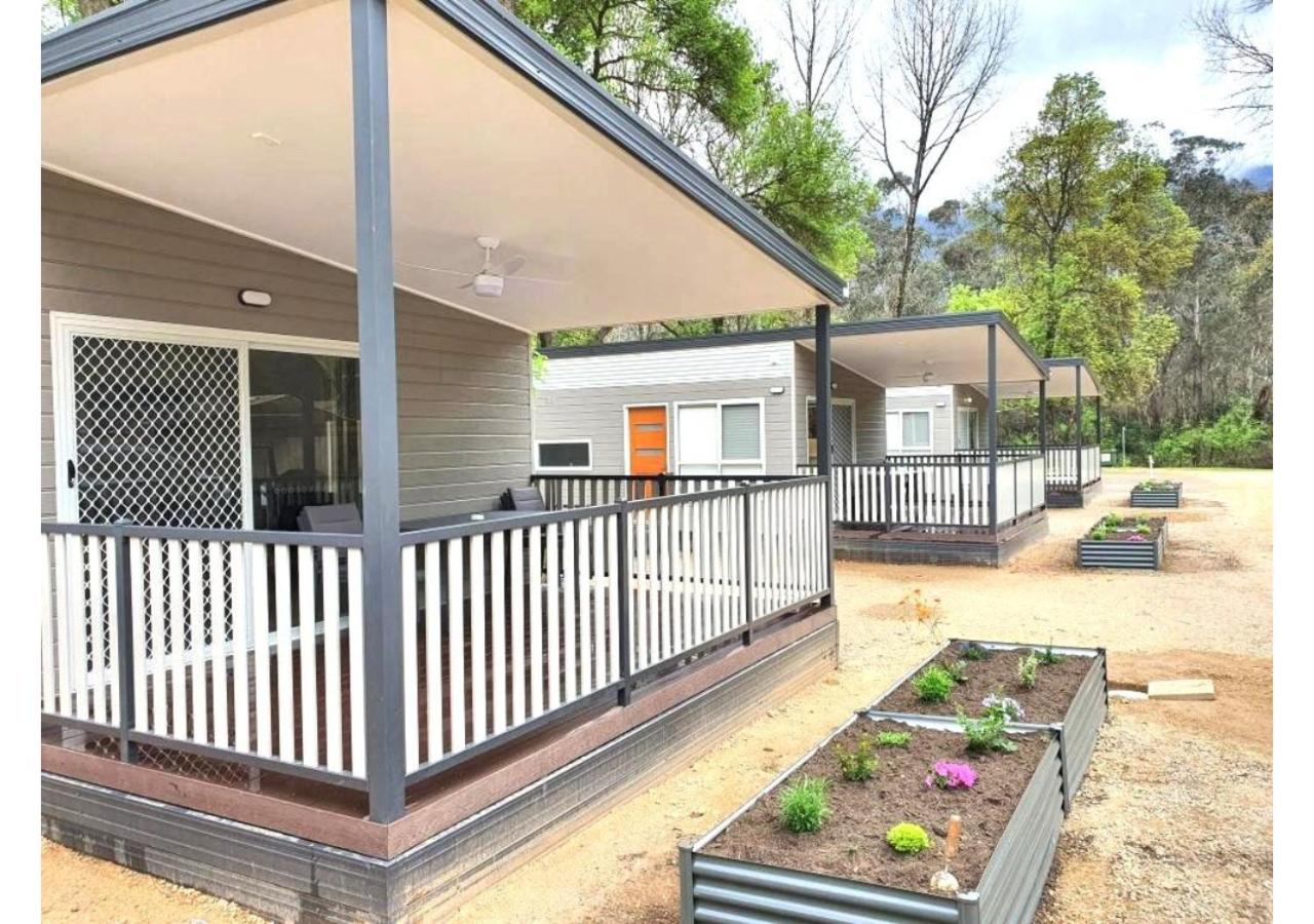 Deluxe Two-Bedroom Cabin - Sleeps 6 photo 3