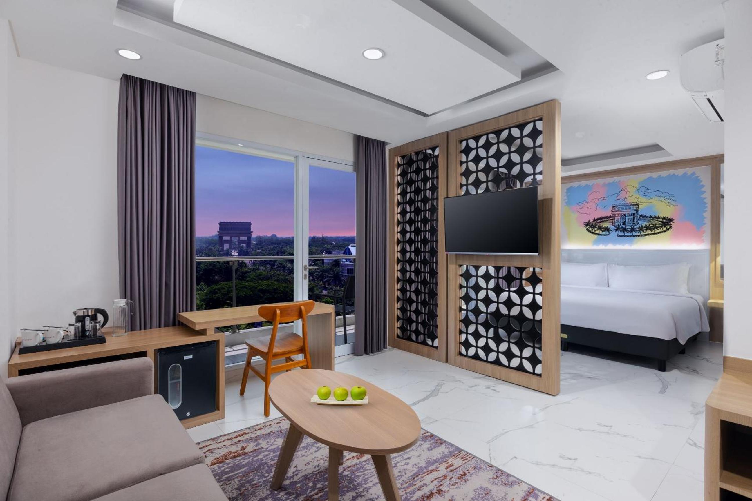 Suite - Photo 1