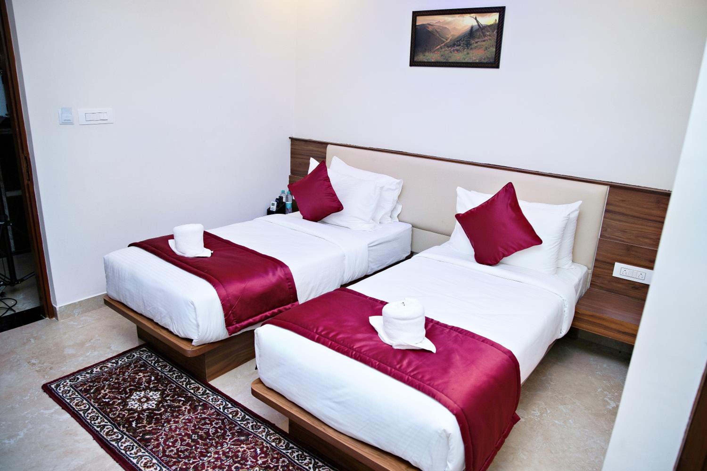 Deluxe Double or Twin Room - Photo 8