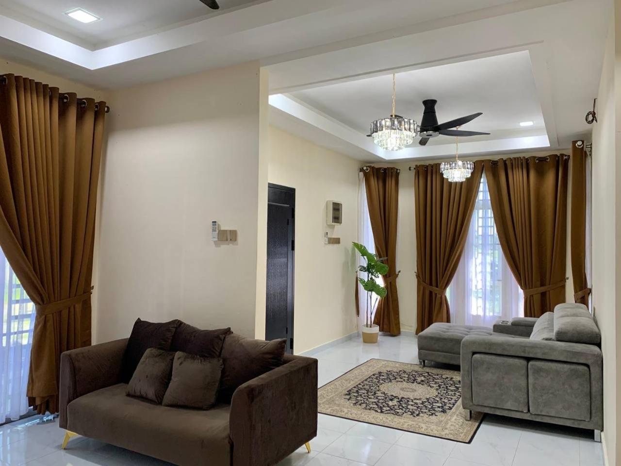 Three-Bedroom House photo 1