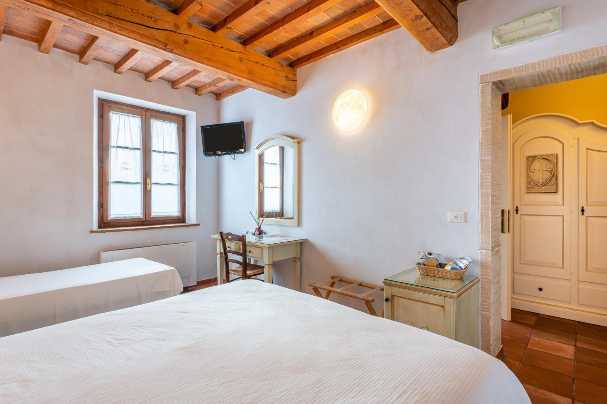 Triple Room - Photo 10