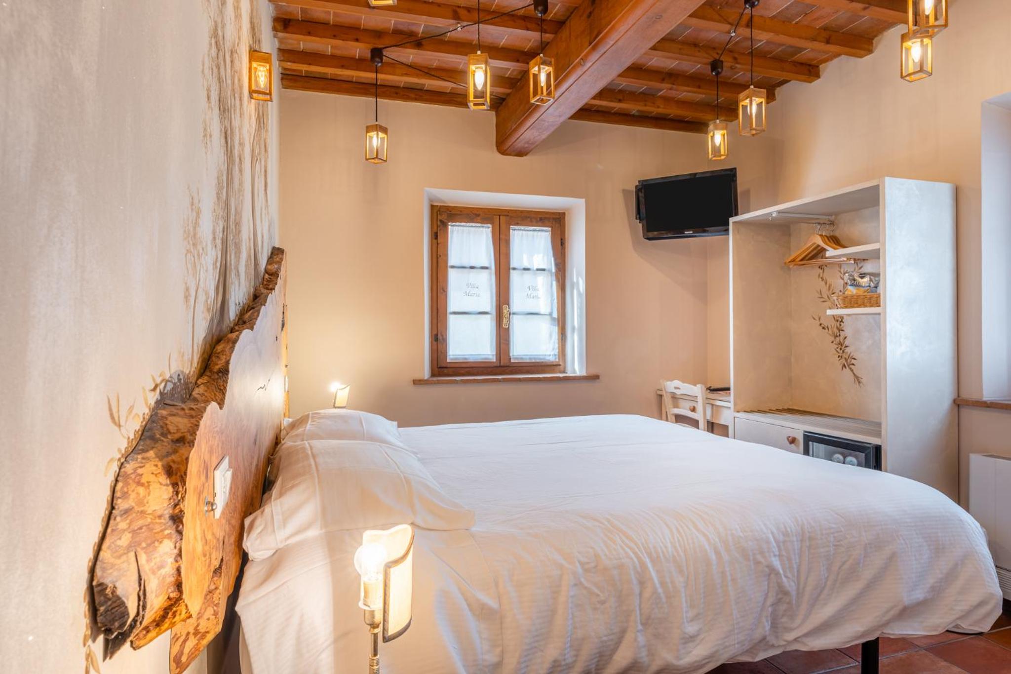 Double Room - Photo 12
