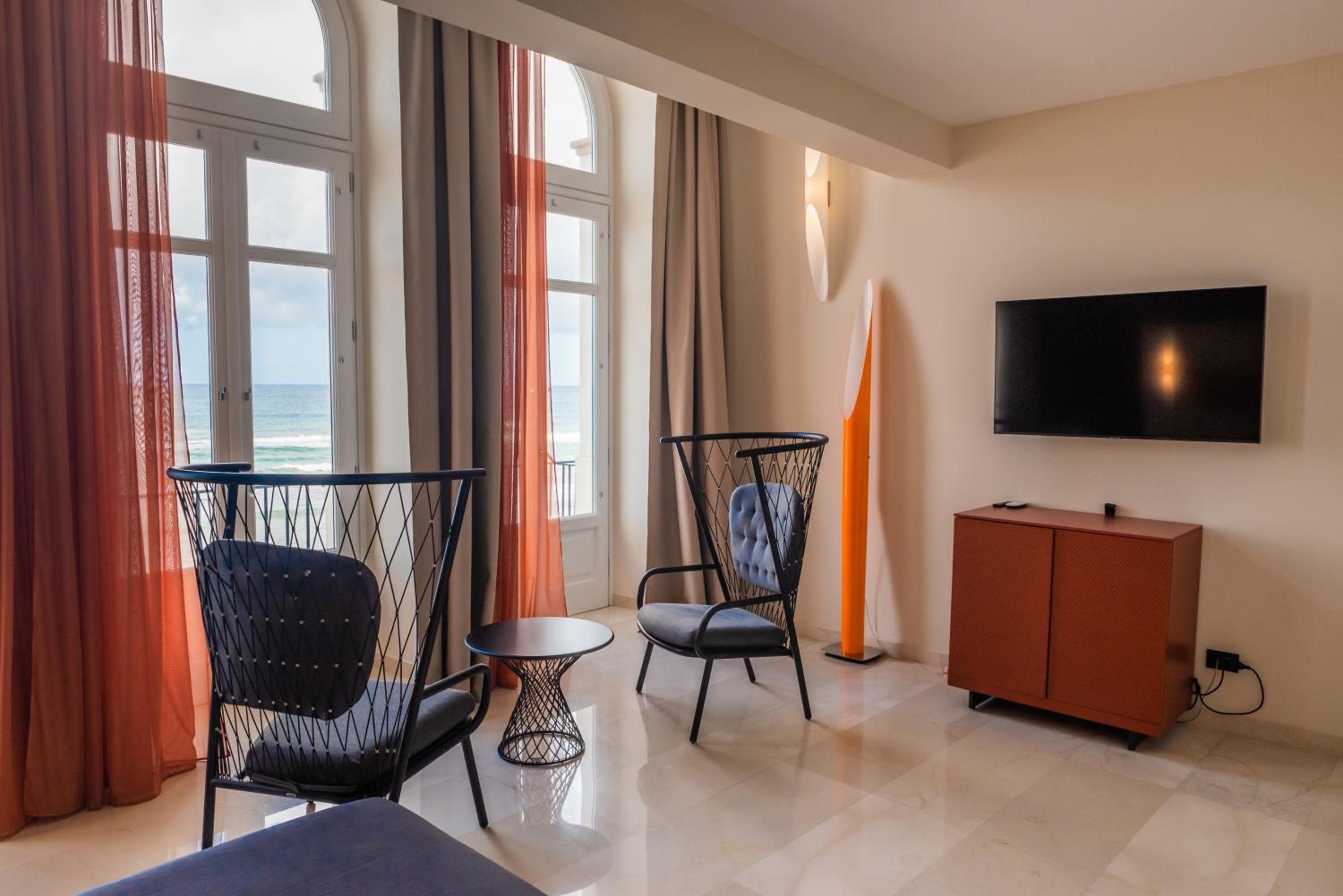 Junior Suite with Sea View - Photo 4