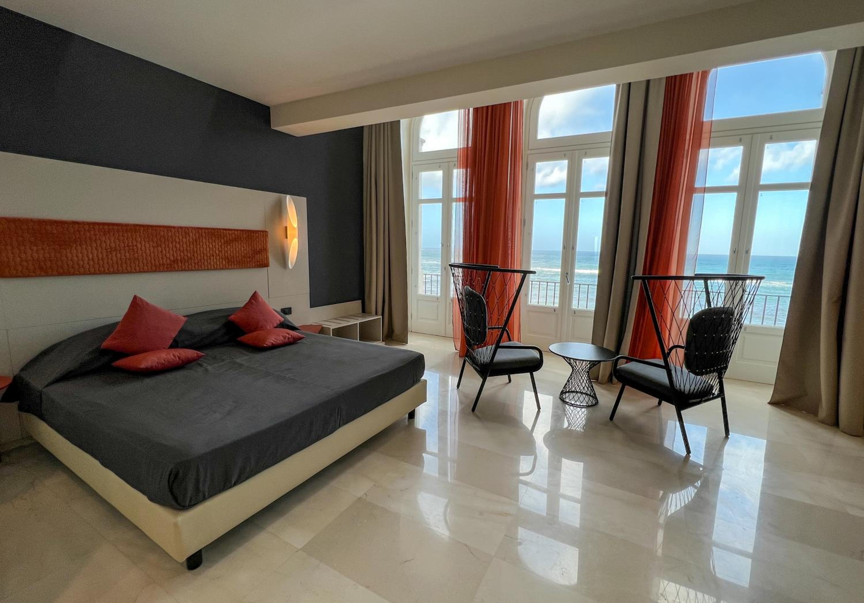 Junior Suite with Sea View - Photo 14