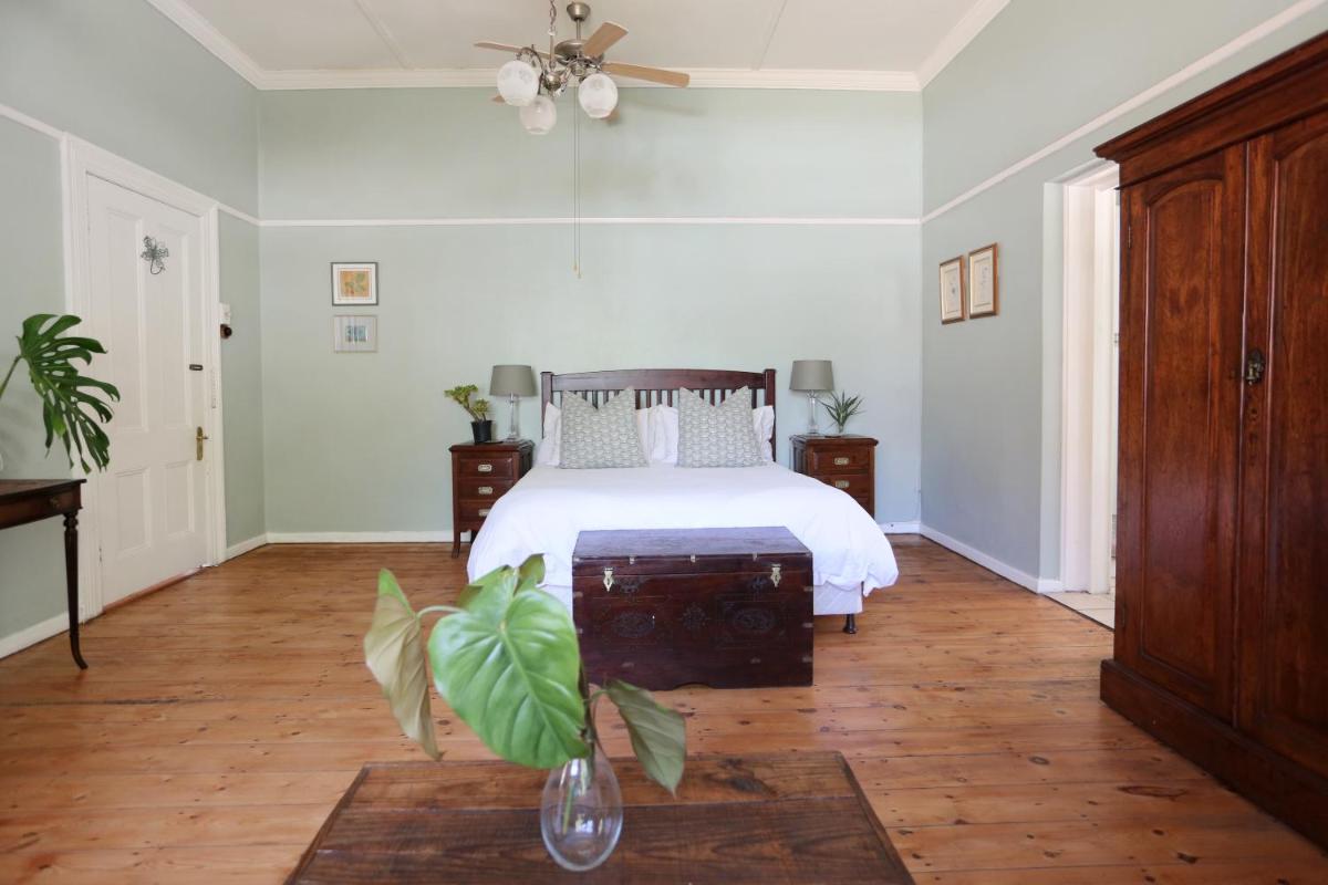 Standard King Room photo 1
