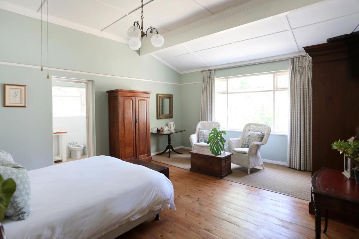 Standard King Room photo 3