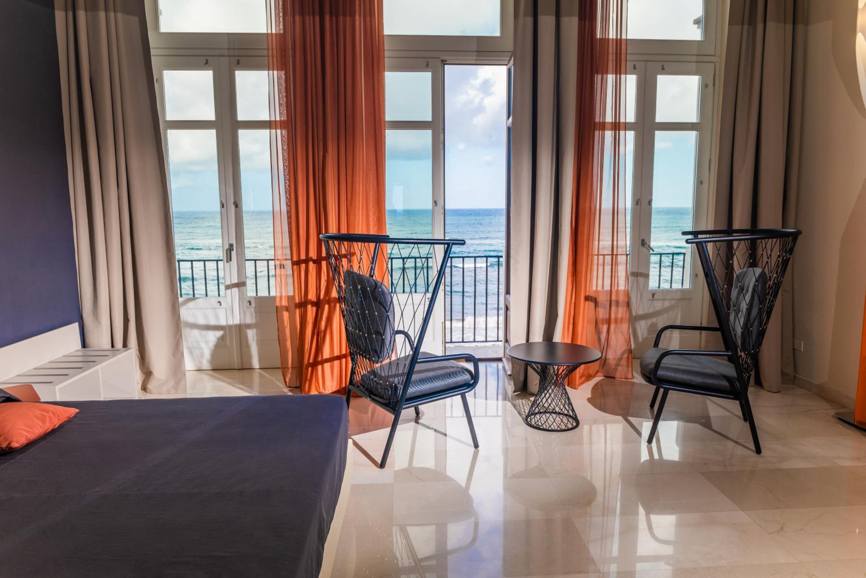 Junior Suite with Sea View - Photo 1