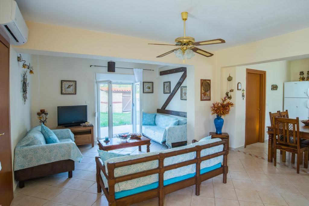 Three-Bedroom House photo 3