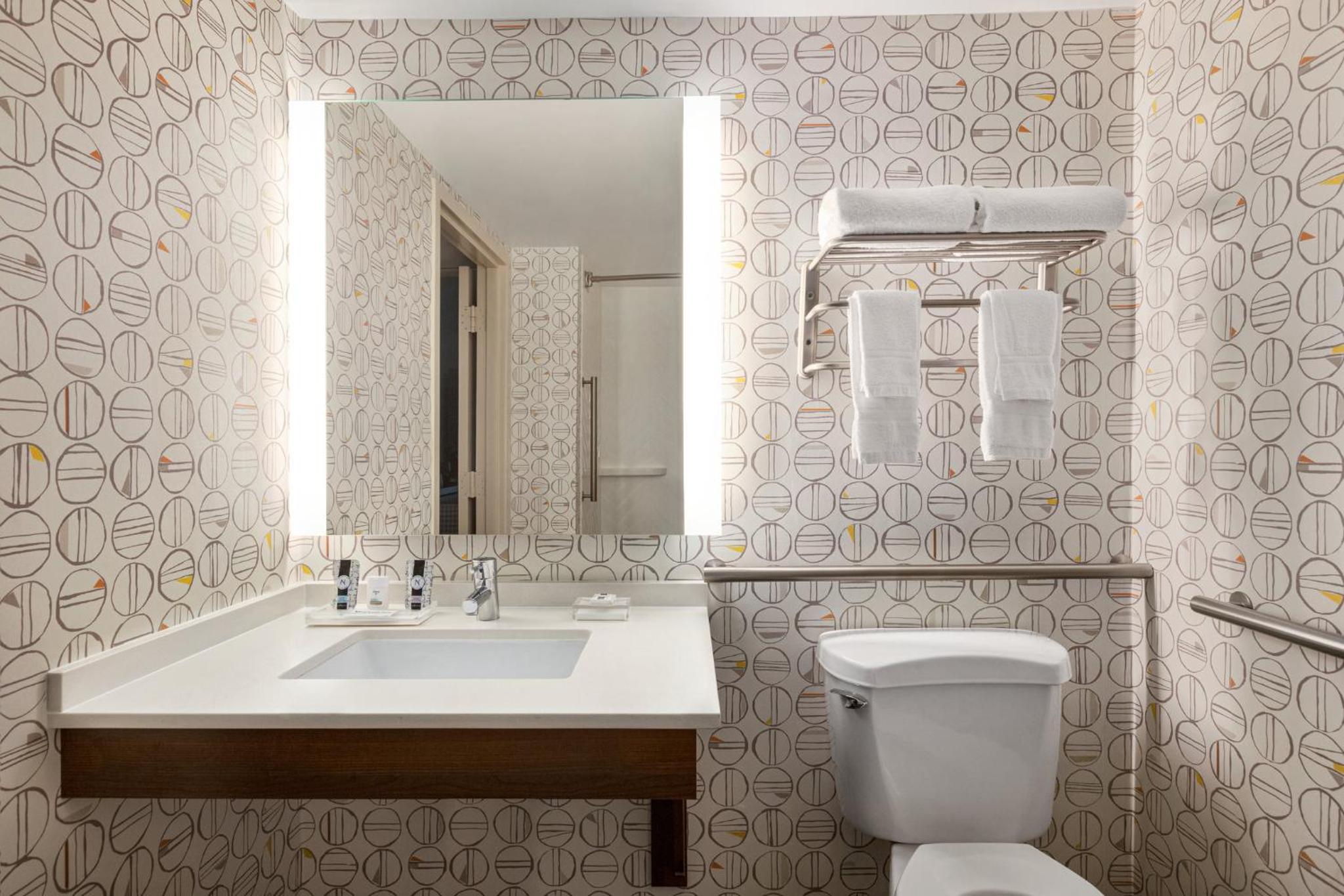 King Room - Hearing Accessible - Roll-in Shower