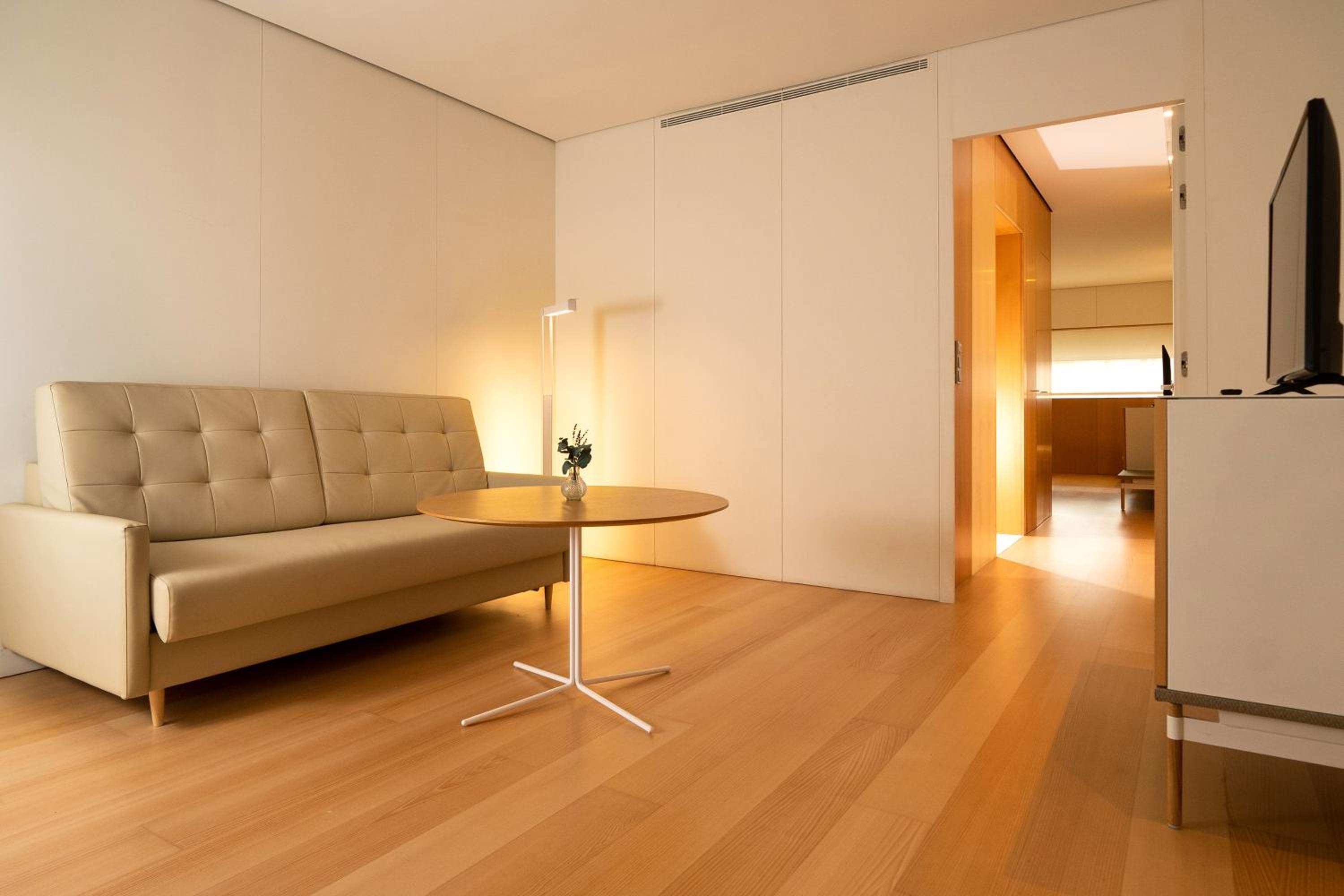 Family Room thumbnail 5