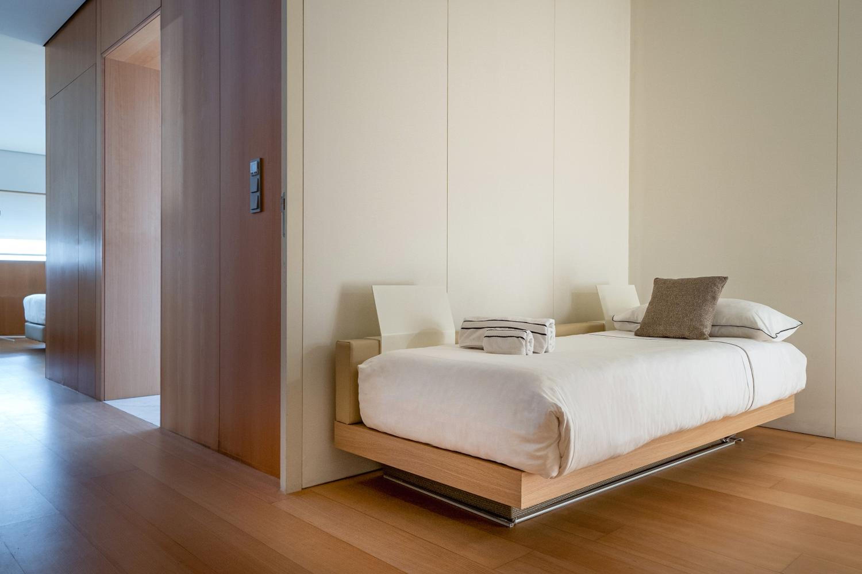 Triple Room thumbnail 5