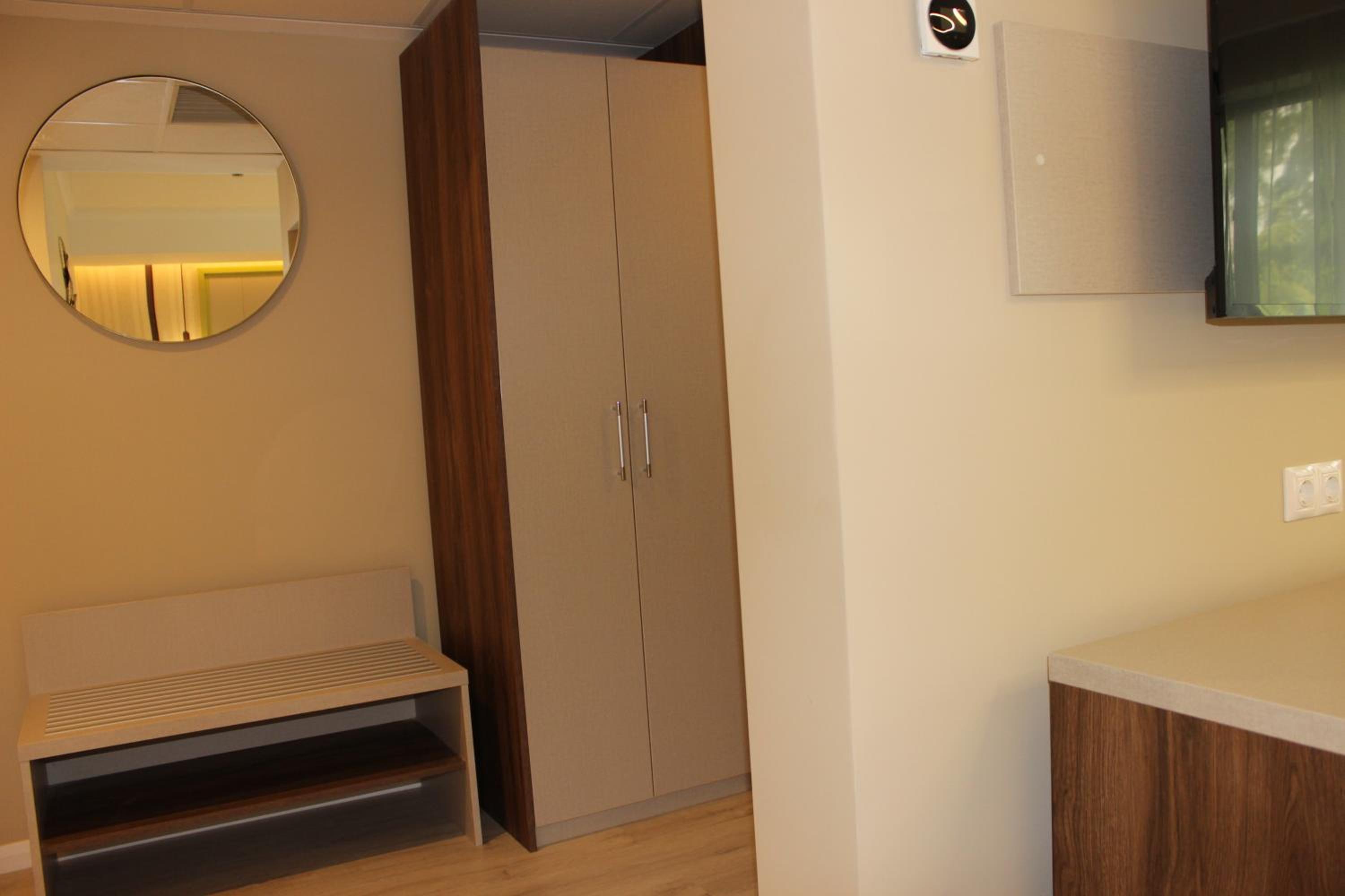 Deluxe Double Room with Shower - Photo 7